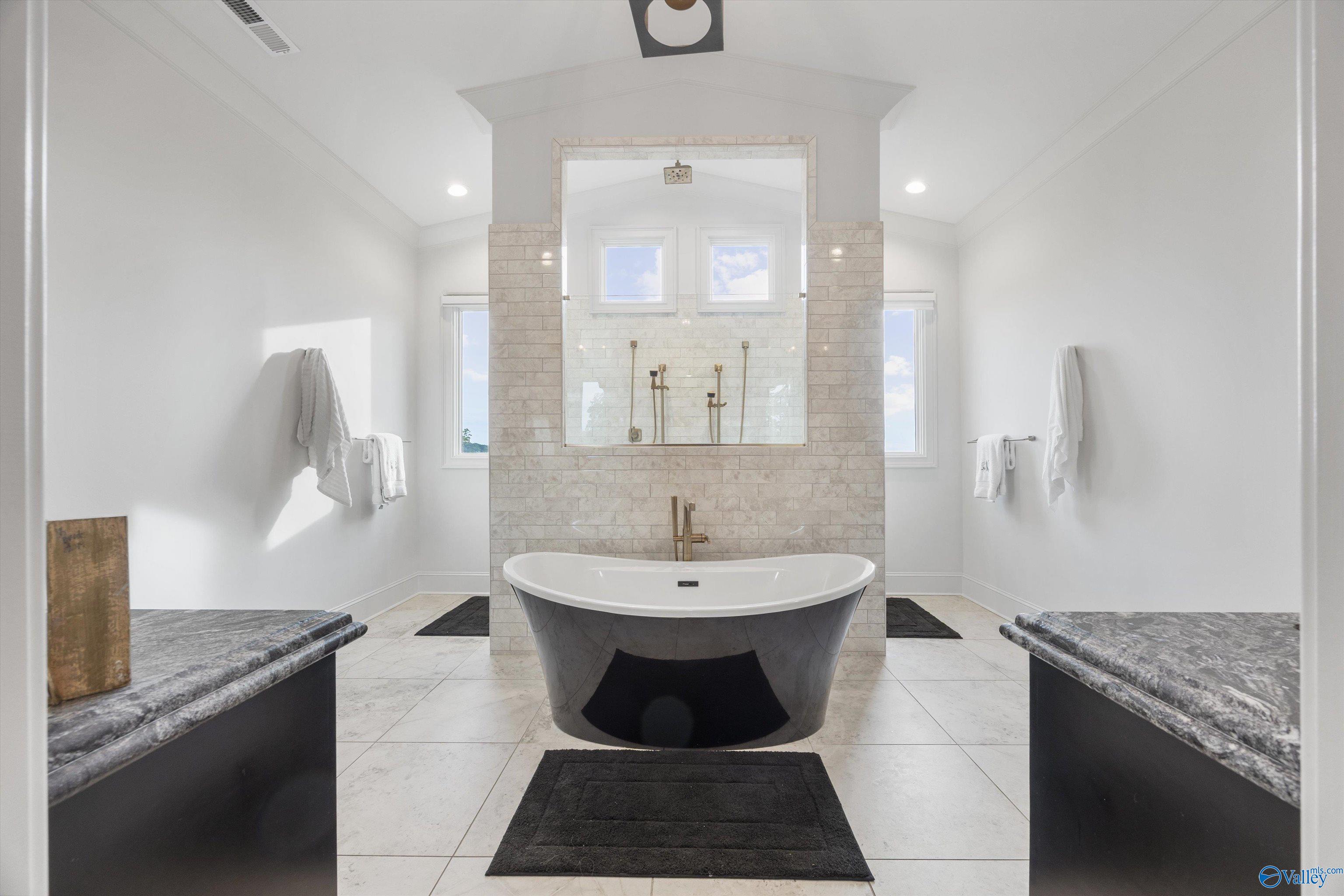Owens Cross Roads, Alabama, 35763, United States, ,7 BathroomsBathrooms,Residential,Active,1799402