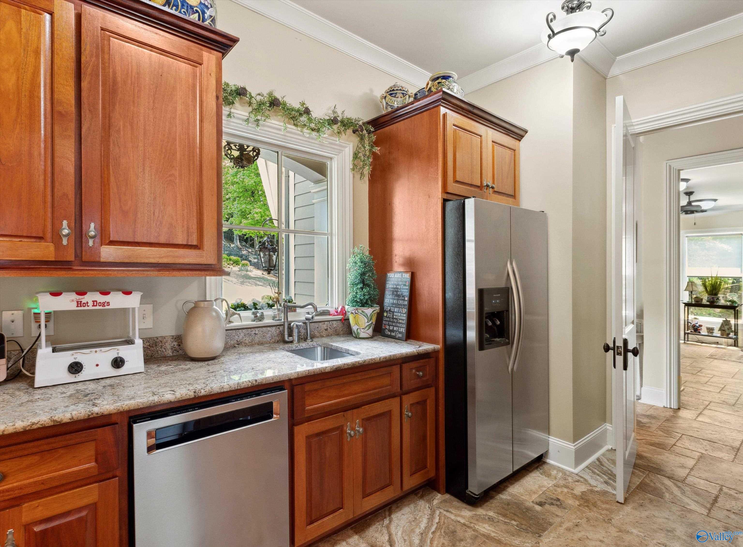 Huntsville, Alabama, 35801, United States, ,8 BathroomsBathrooms,Residential,Active,1832329