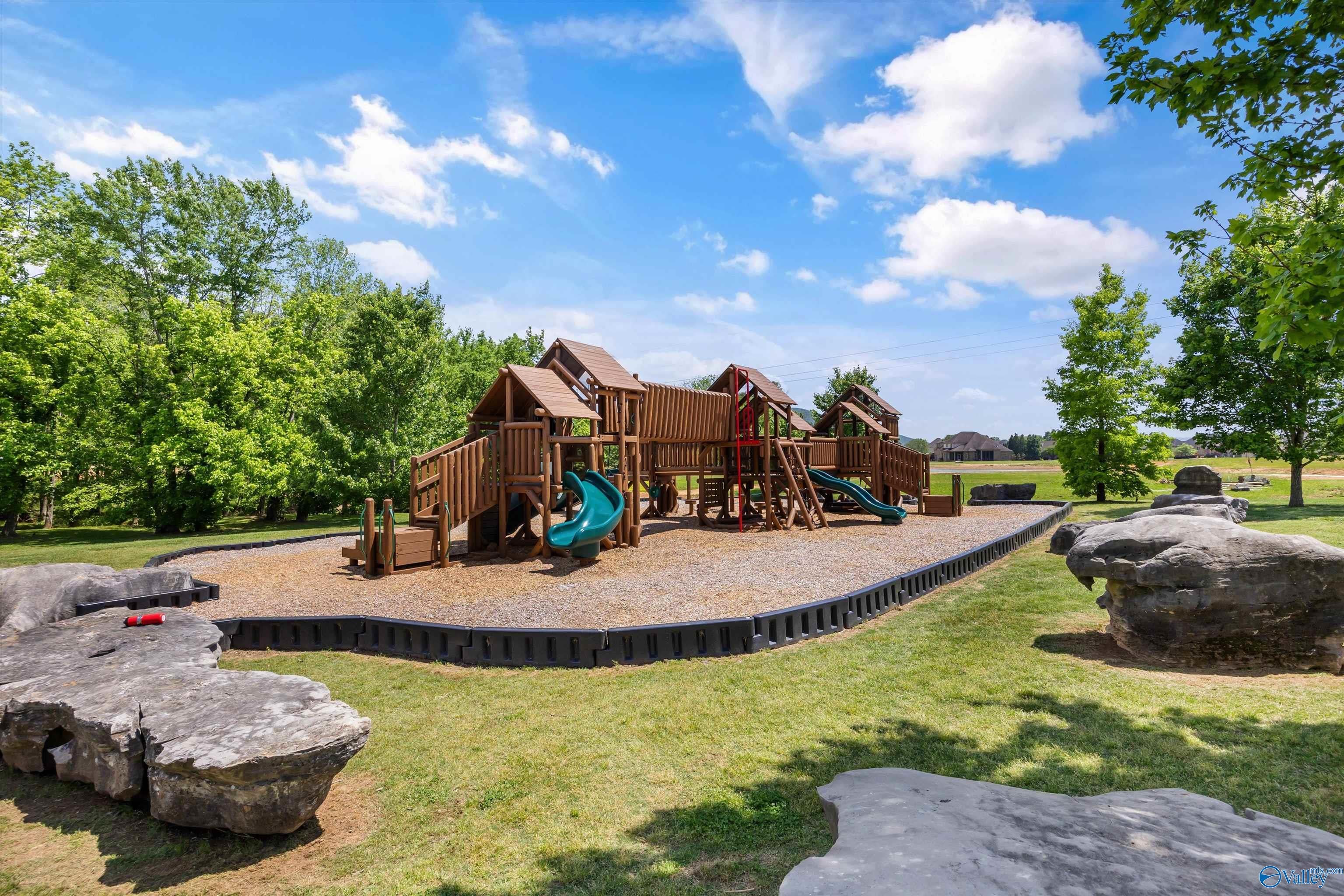 Gurley, Alabama, 35748, United States, 4 Bedrooms Bedrooms, ,4 BathroomsBathrooms,Residential,Active,1781606