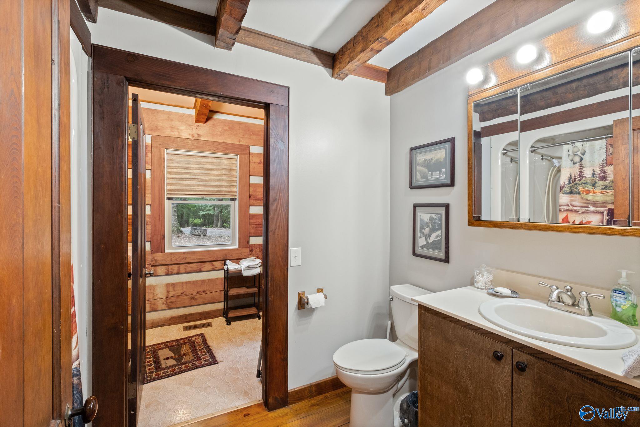 Guntersville, Alabama, 35976, United States, 5 Bedrooms Bedrooms, ,4 BathroomsBathrooms,Residential,Active,1880005