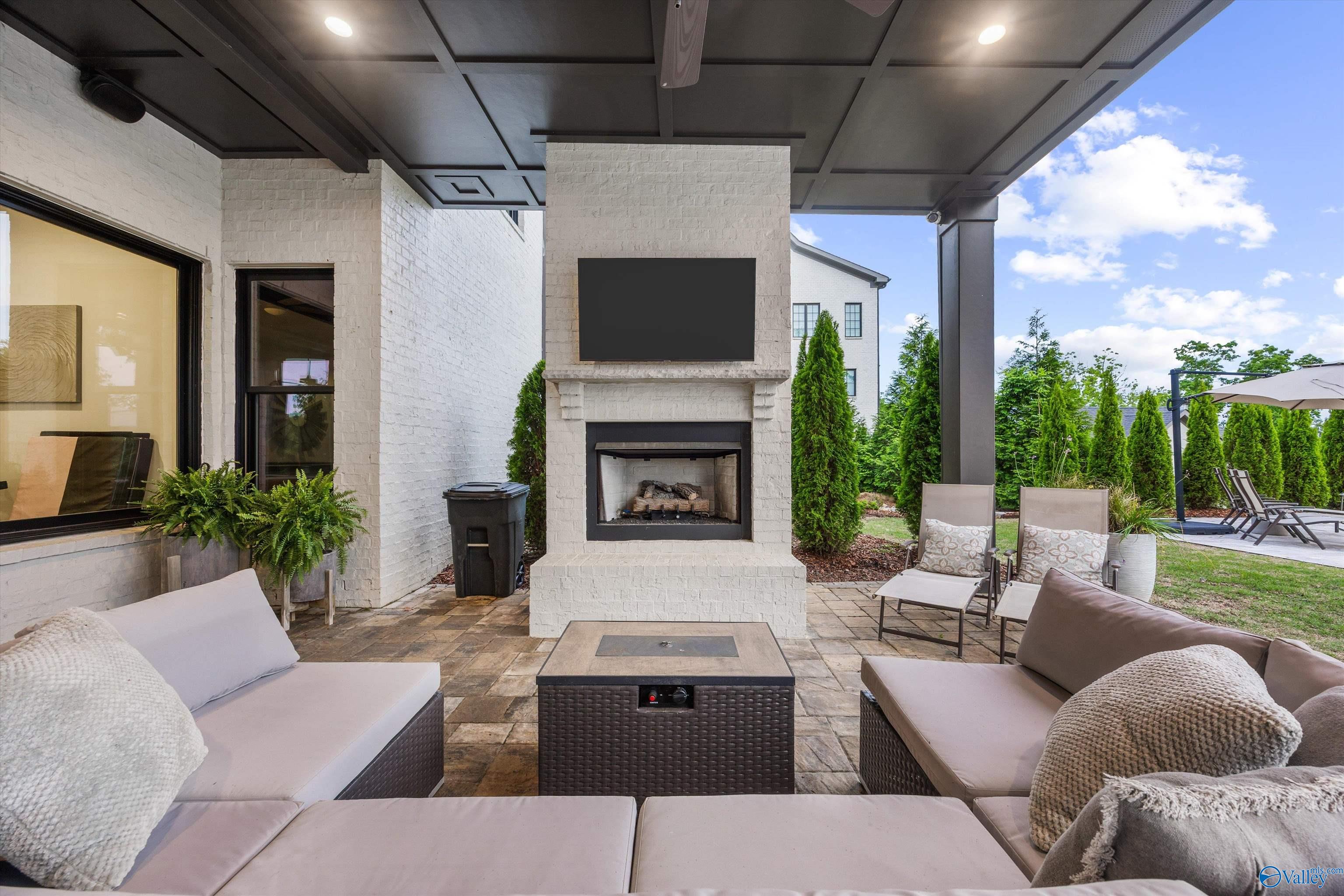 Owens Cross Roads, Alabama, 35763, United States, ,7 BathroomsBathrooms,Residential,Active,1799402