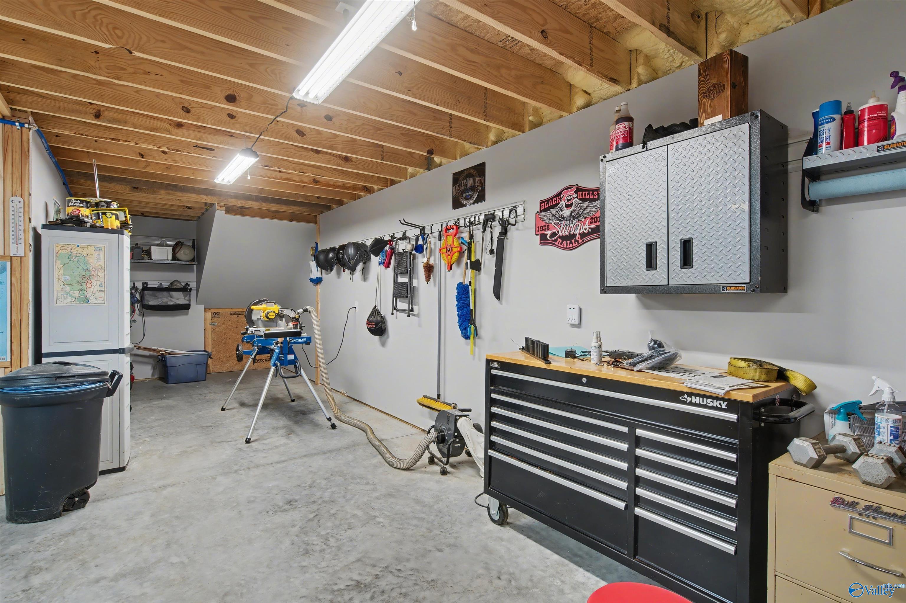 Guntersville, Alabama, 35976, United States, 3 Bedrooms Bedrooms, ,3 BathroomsBathrooms,Residential,Active,2011430