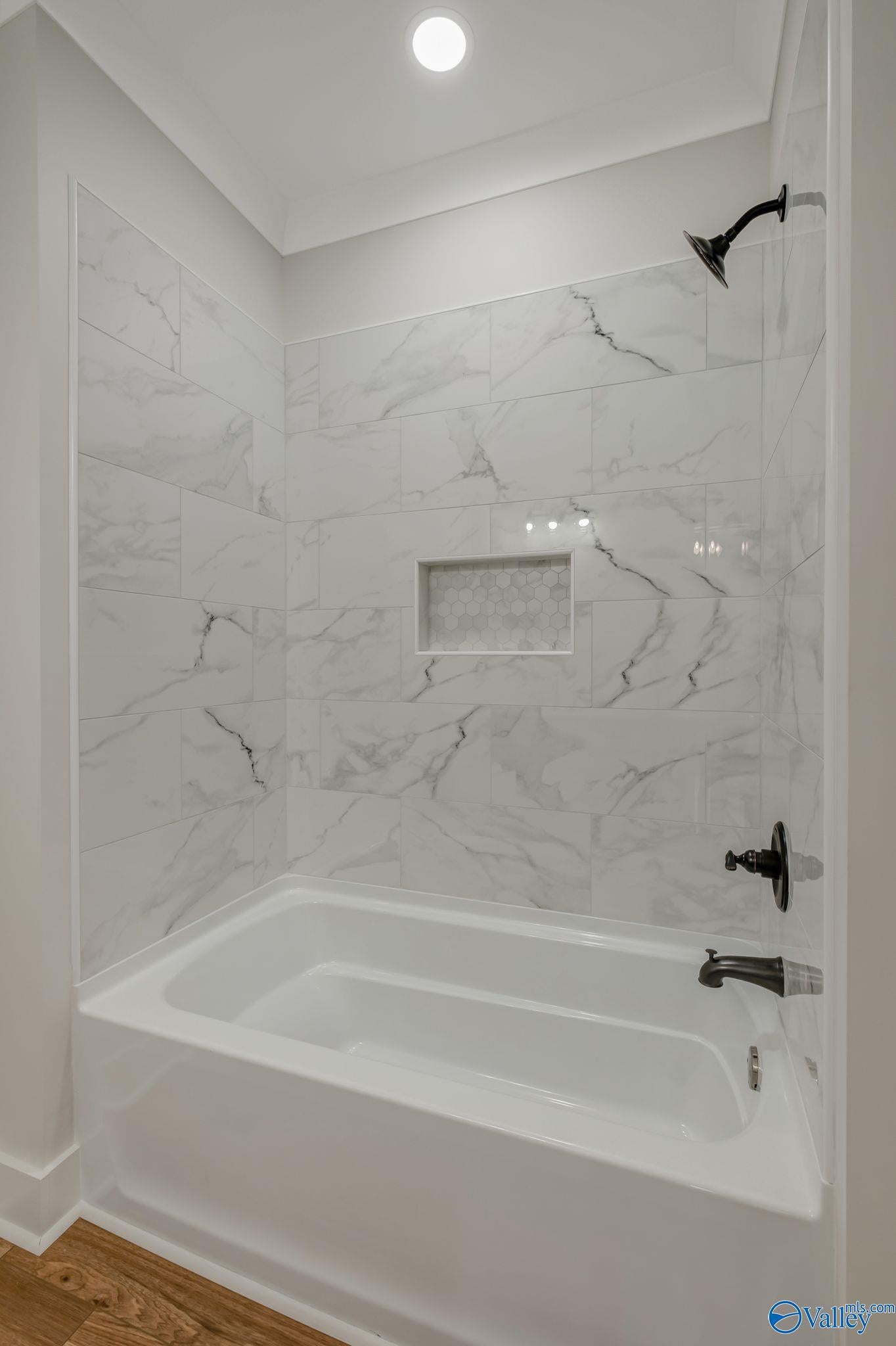 Guntersville, Alabama, 35976, United States, ,4 BathroomsBathrooms,Residential,Active,1702827