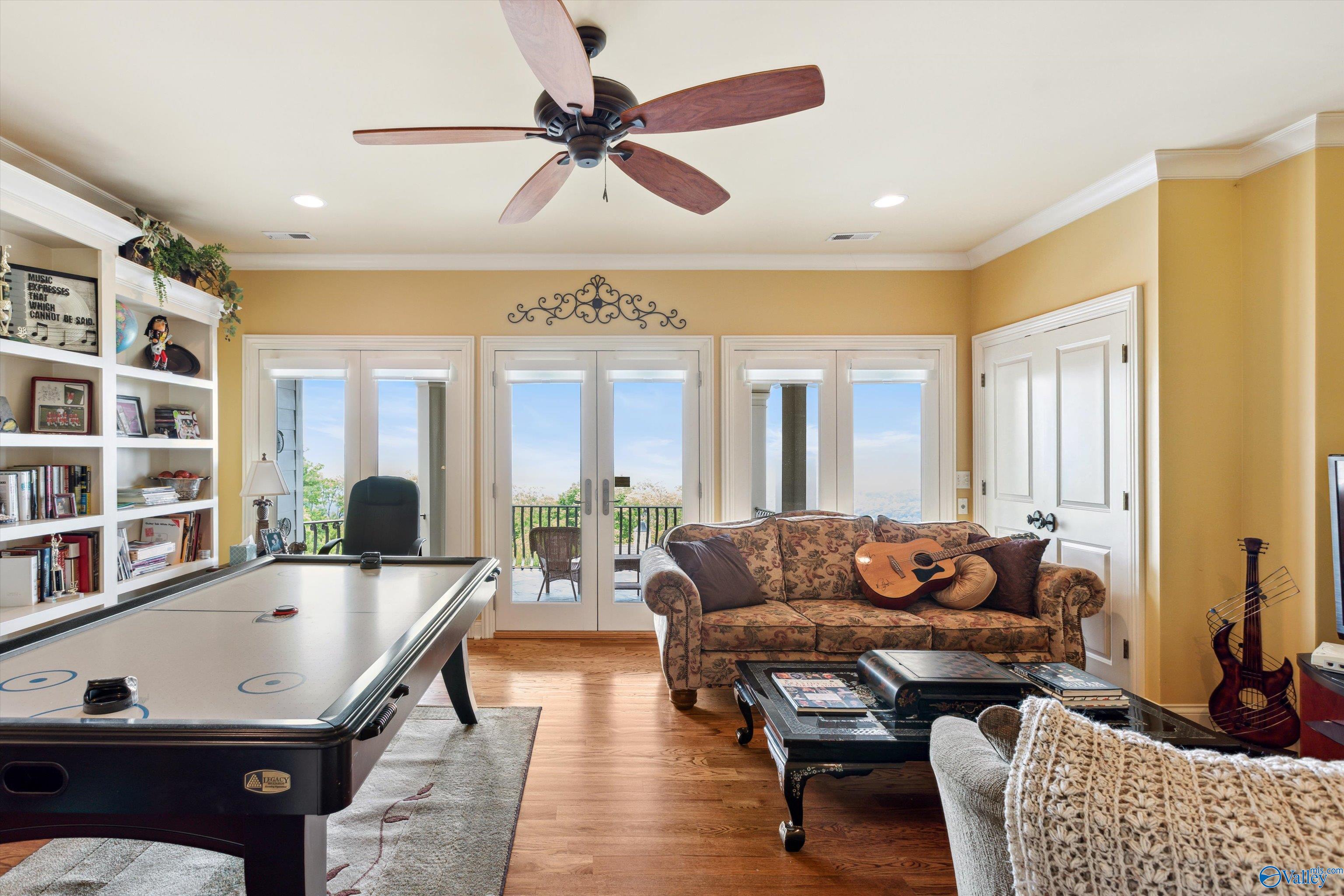 Huntsville, Alabama, 35801, United States, ,8 BathroomsBathrooms,Residential,Active,1832329