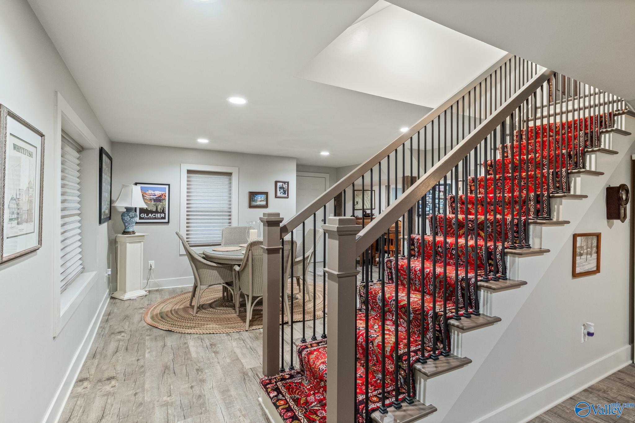 Guntersville, Alabama, 35976, United States, 5 Bedrooms Bedrooms, ,4 BathroomsBathrooms,Residential,Active,1880005