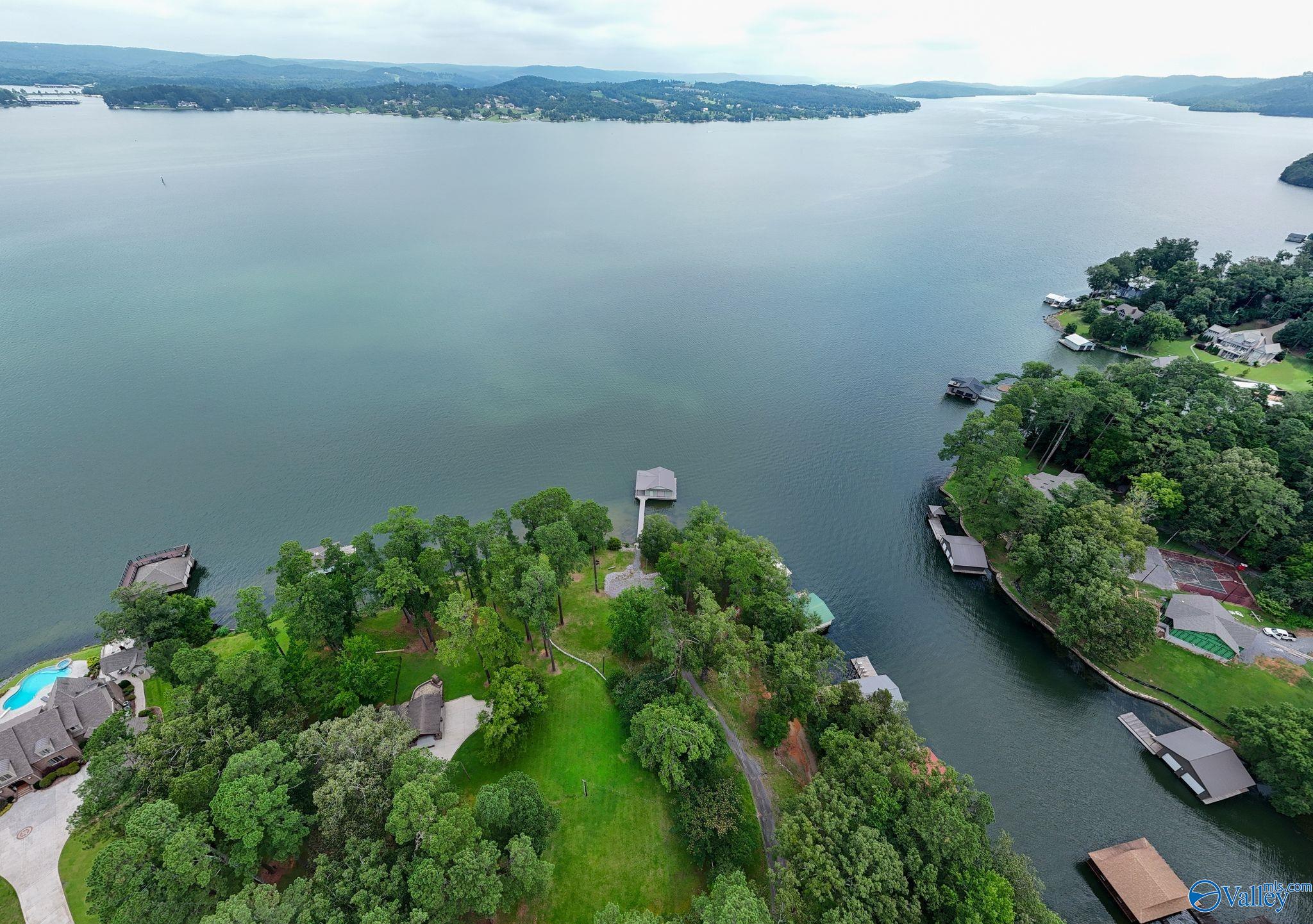 Guntersville, Alabama, 35976, United States, 5 Bedrooms Bedrooms, ,4 BathroomsBathrooms,Residential,Active,1880005