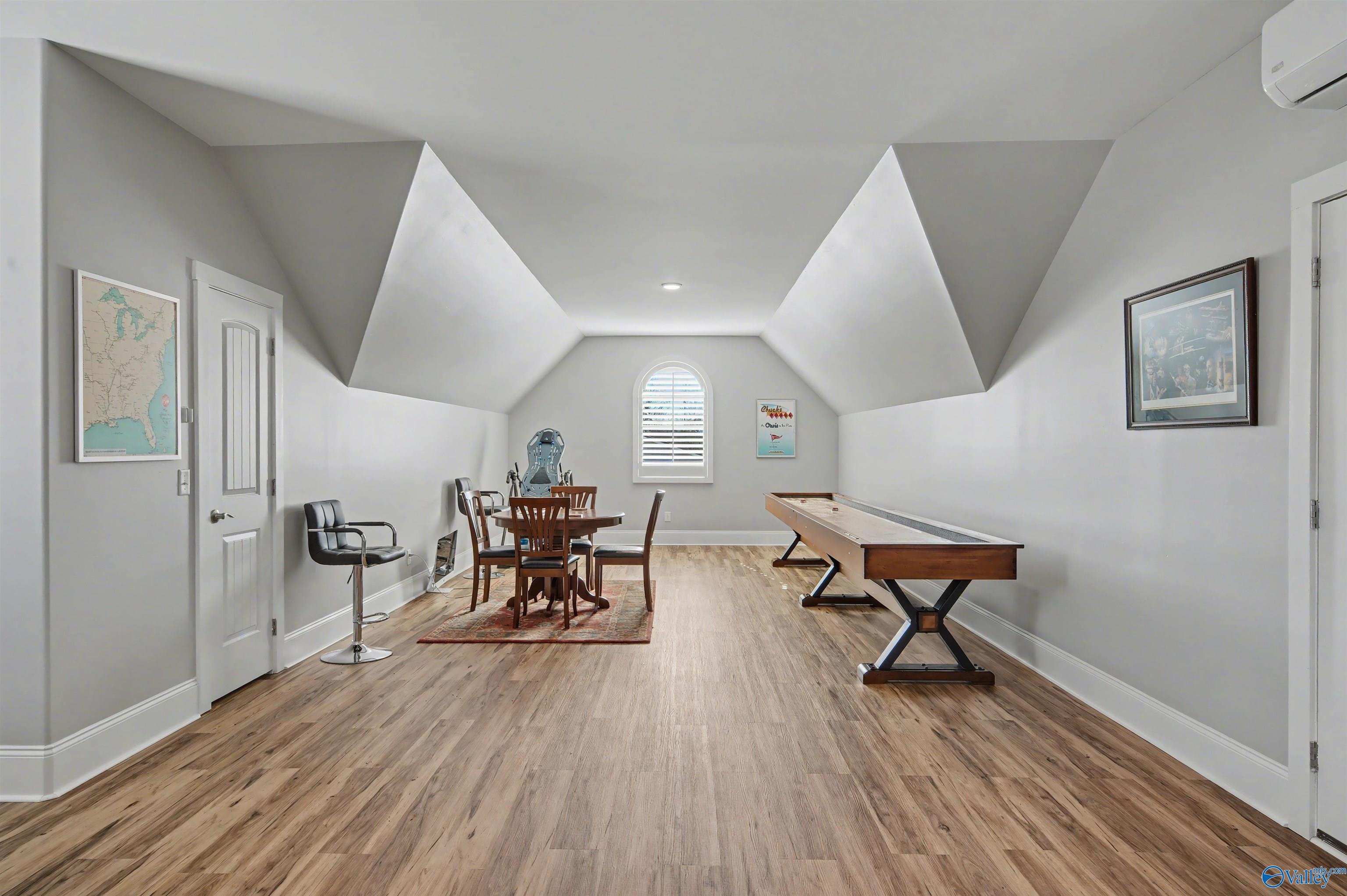 Guntersville, Alabama, 35976, United States, 3 Bedrooms Bedrooms, ,3 BathroomsBathrooms,Residential,Active,2011430