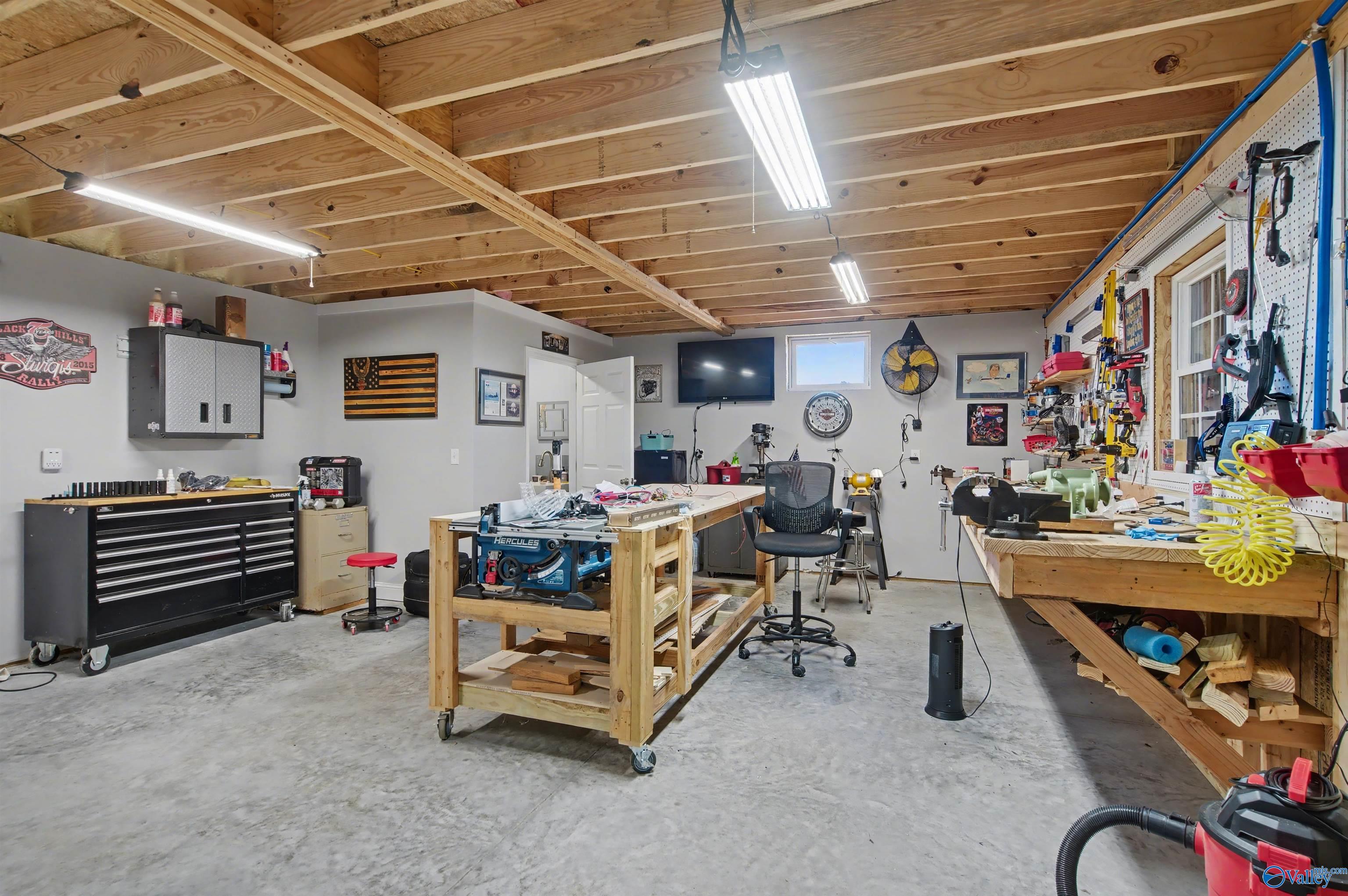 Guntersville, Alabama, 35976, United States, 3 Bedrooms Bedrooms, ,3 BathroomsBathrooms,Residential,Active,2011430