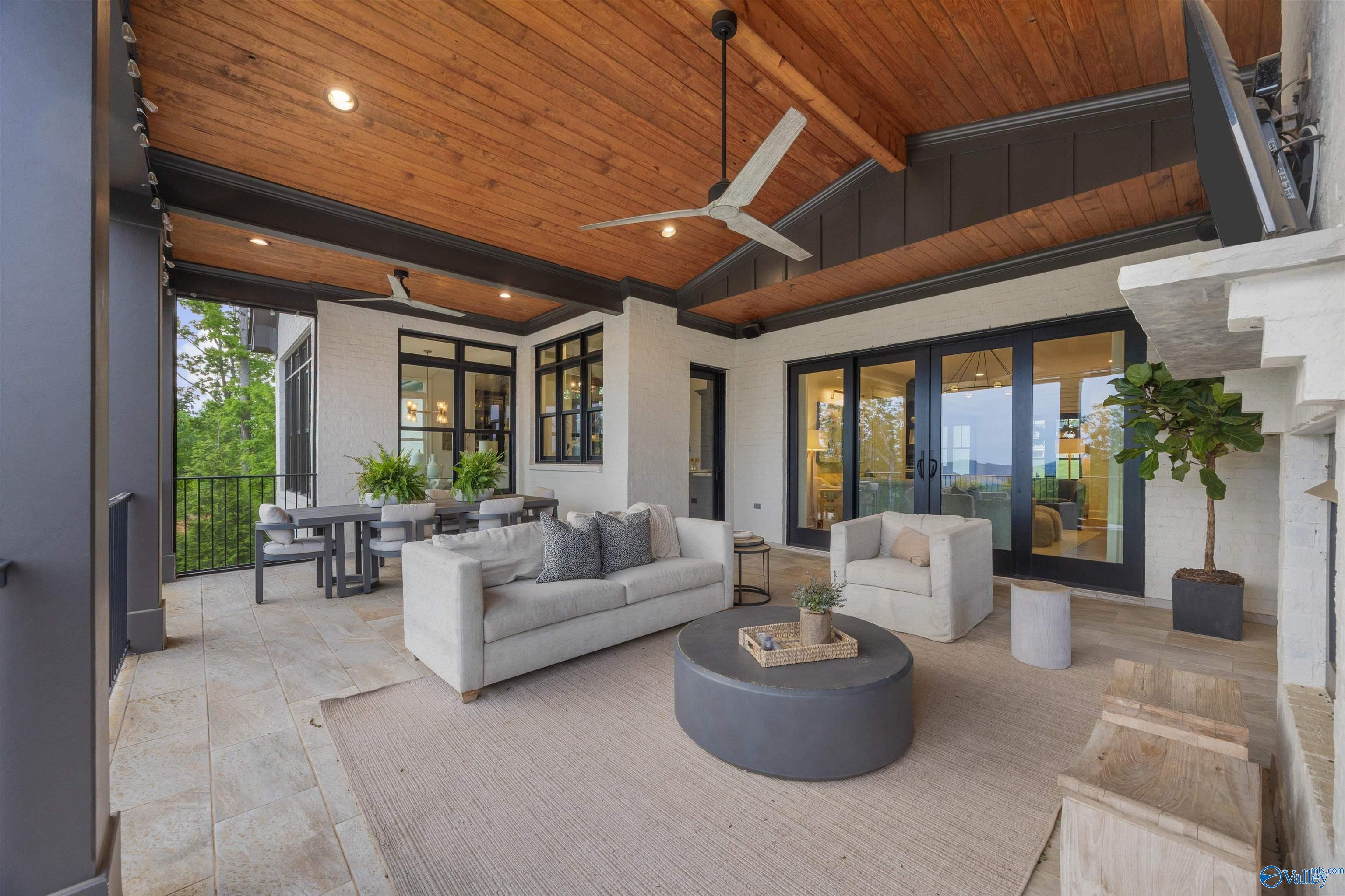 Owens Cross Roads, Alabama, 35763, United States, ,7 BathroomsBathrooms,Residential,Active,1799402