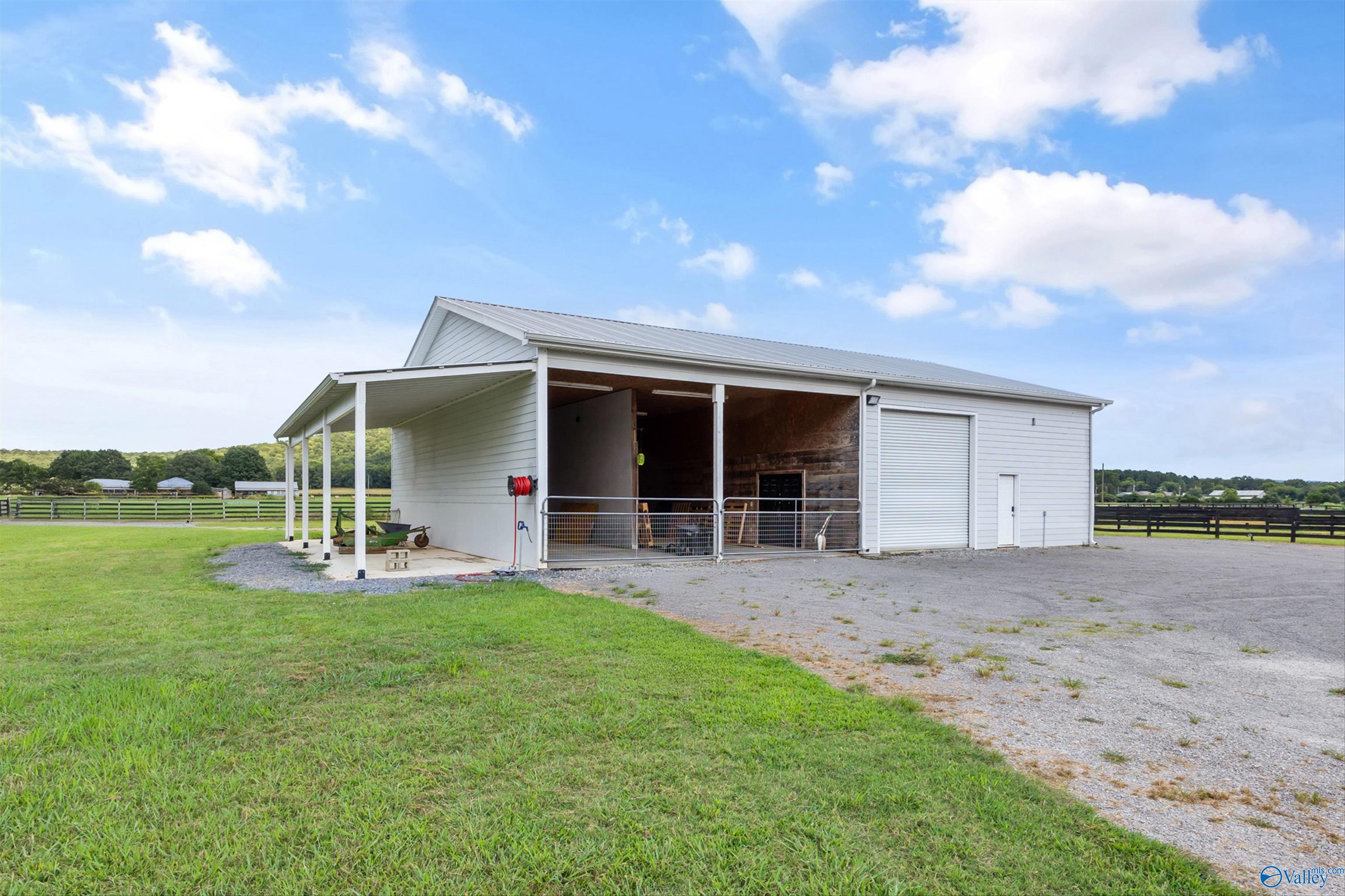 New Hope, Alabama, 35760, United States, 4 Bedrooms Bedrooms, ,5 BathroomsBathrooms,Residential,Active,1954007