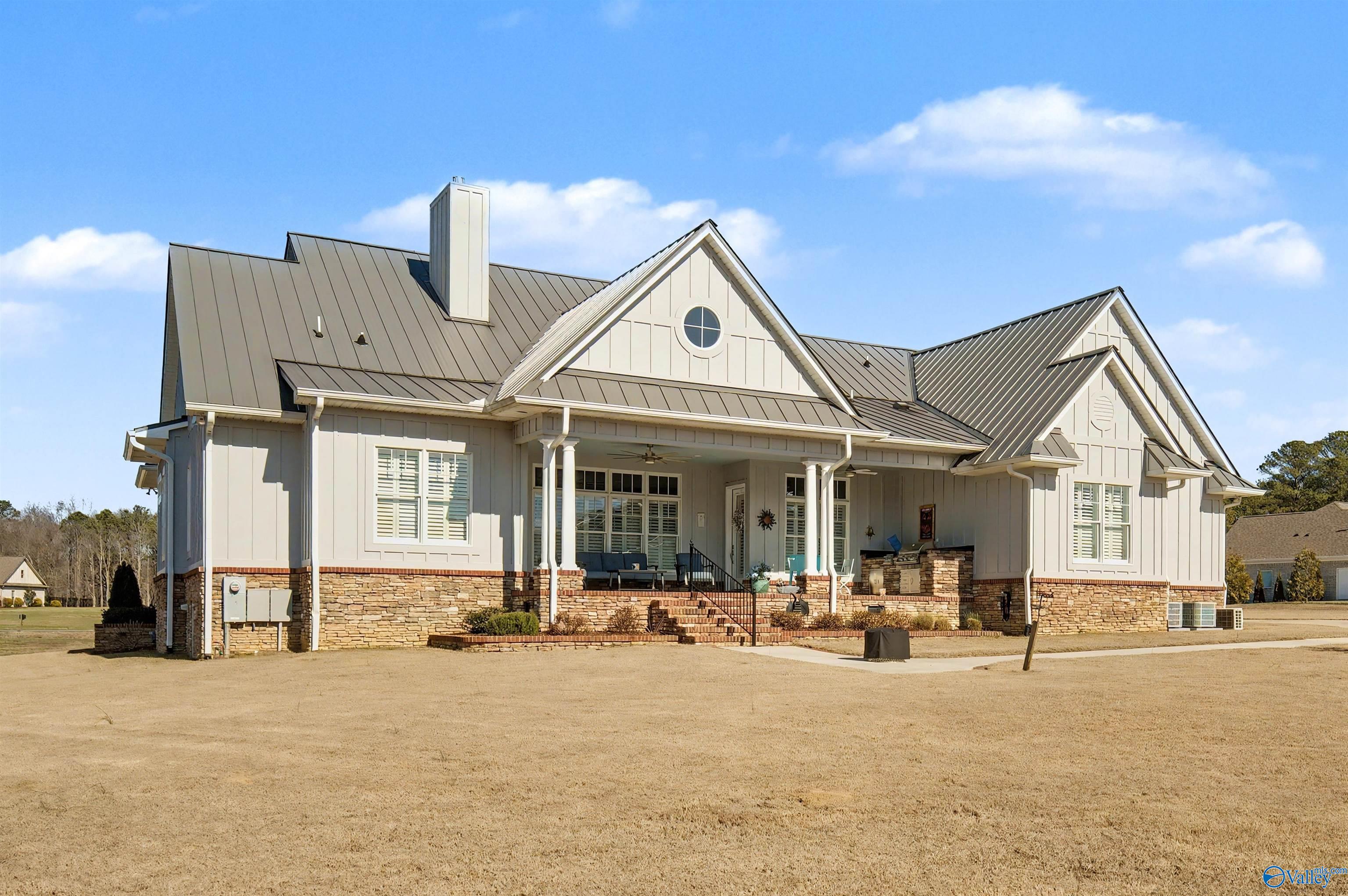 Guntersville, Alabama, 35976, United States, 3 Bedrooms Bedrooms, ,3 BathroomsBathrooms,Residential,Active,2011430