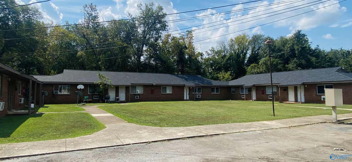 4105 BROYLES AVE SW, HUNTSVILLE, AL 35805, photo 1 of 13