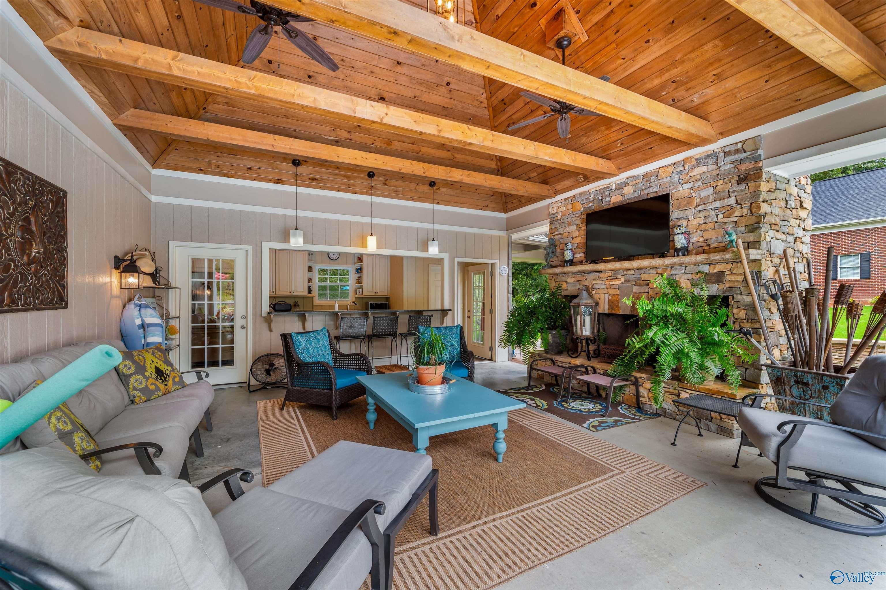 Fort Payne, Alabama, 35968, United States, 4 Bedrooms Bedrooms, ,6 BathroomsBathrooms,Residential,Active,1944095