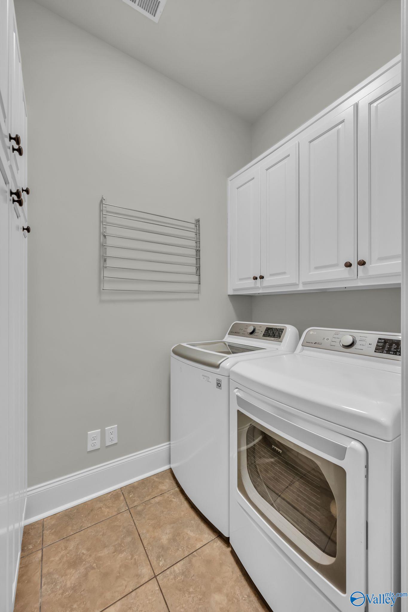 Huntsville, Alabama, 35806, United States, 4 Bedrooms Bedrooms, ,5 BathroomsBathrooms,Residential,Active,1985848