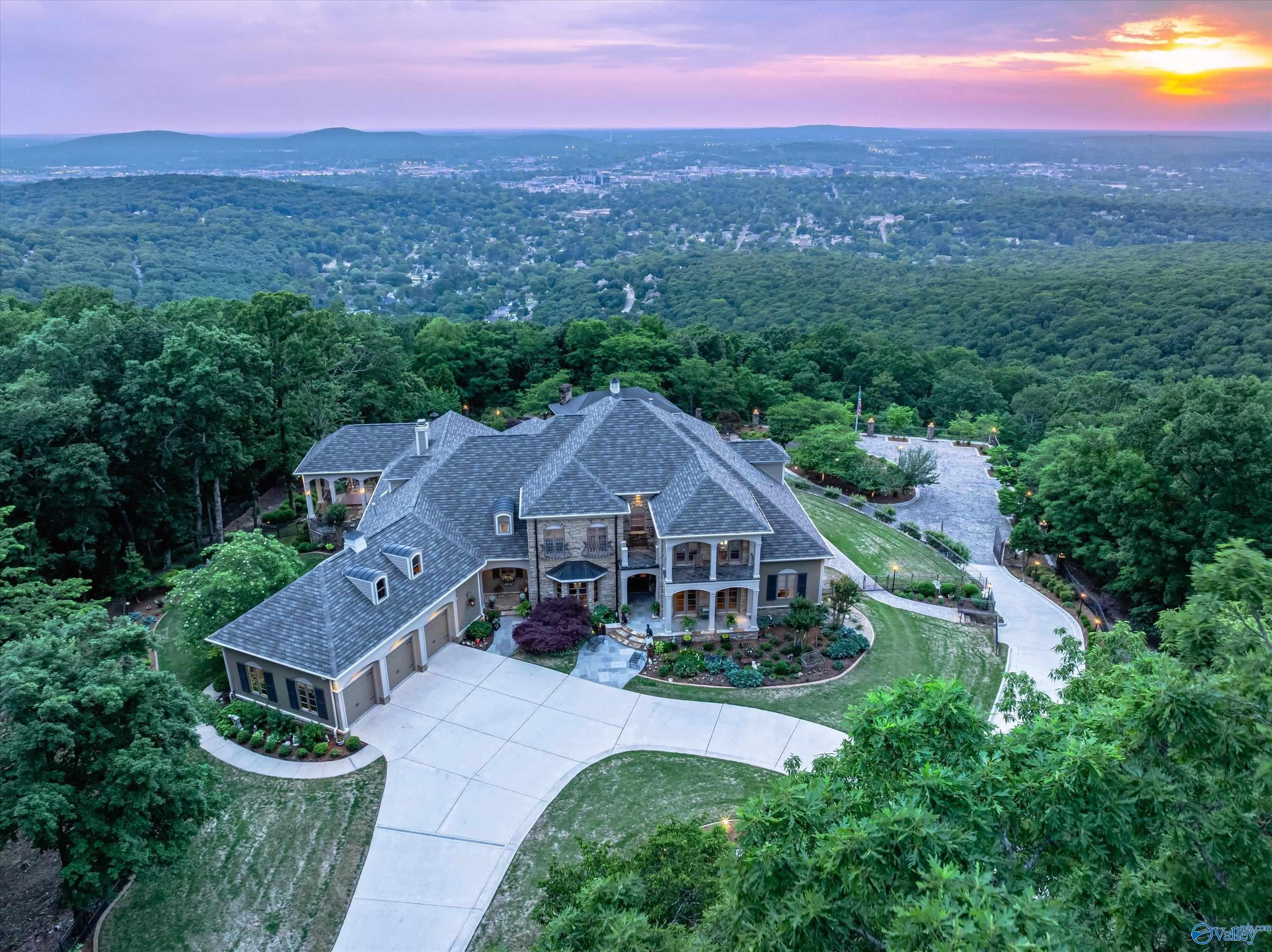 Huntsville, Alabama, 35801, United States, ,8 BathroomsBathrooms,Residential,Active,1832329