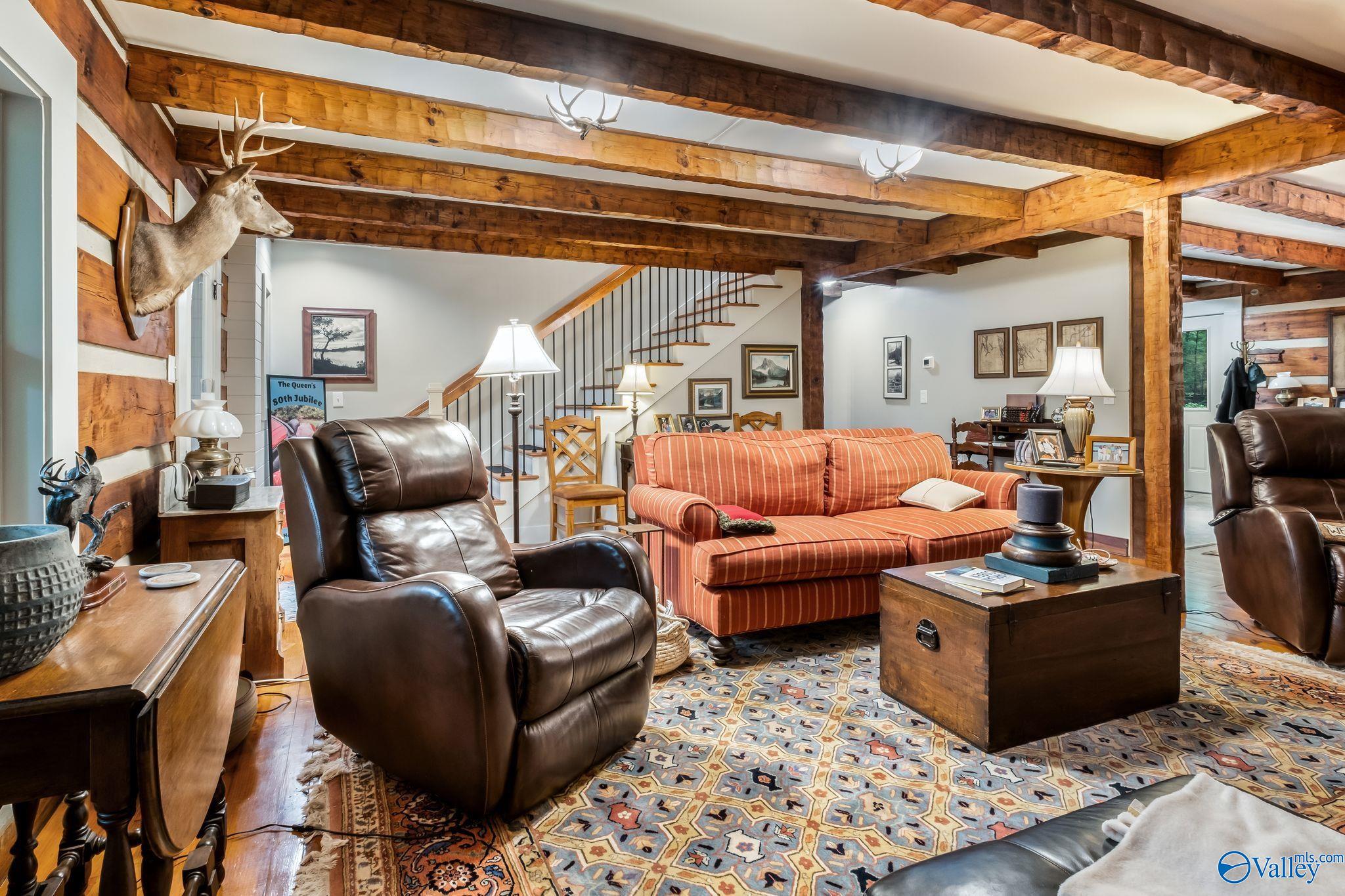 Guntersville, Alabama, 35976, United States, 5 Bedrooms Bedrooms, ,4 BathroomsBathrooms,Residential,Active,1880005