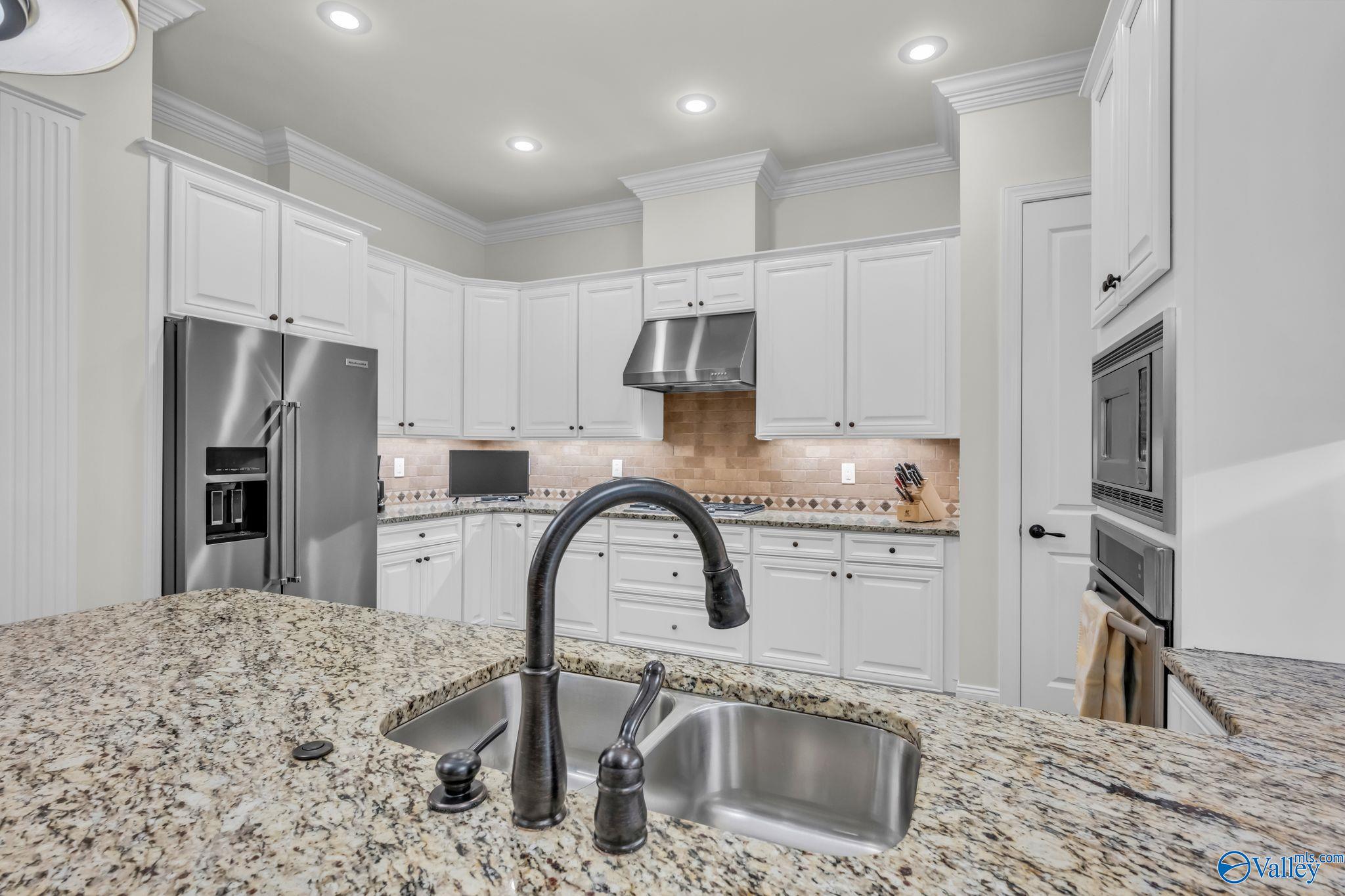 Huntsville, Alabama, 35806, United States, 4 Bedrooms Bedrooms, ,5 BathroomsBathrooms,Residential,Active,1985848