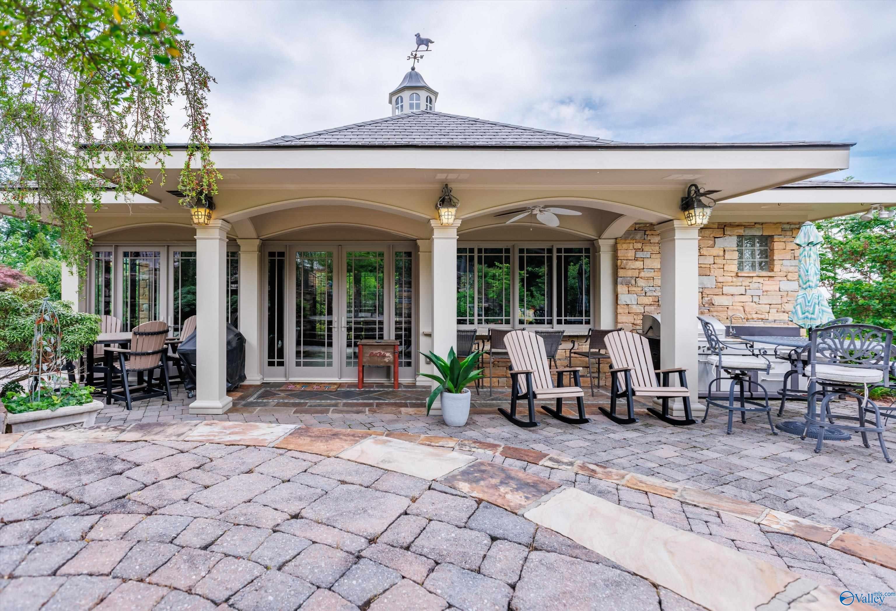 Huntsville, Alabama, 35801, United States, ,8 BathroomsBathrooms,Residential,Active,1832329