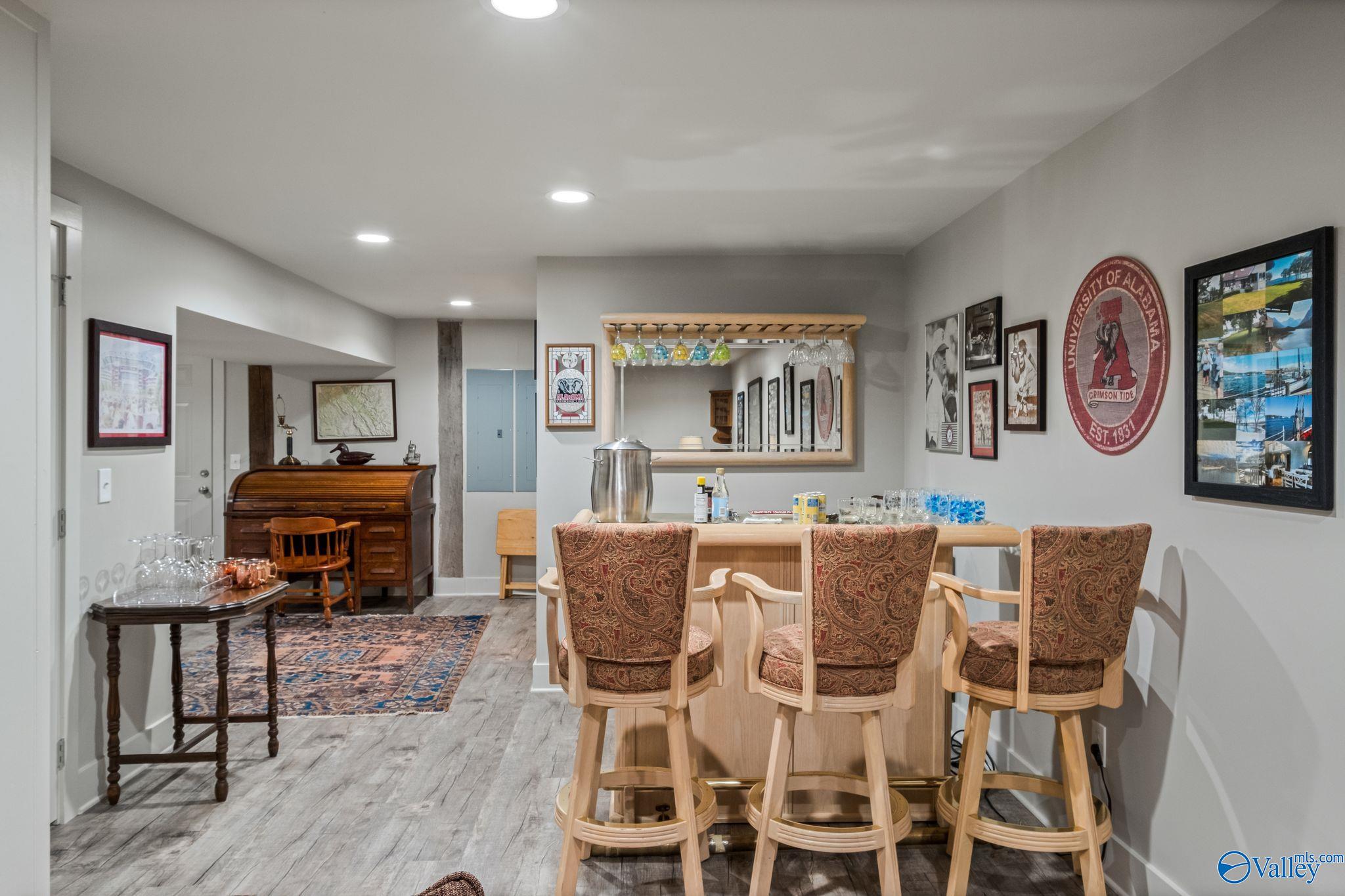 Guntersville, Alabama, 35976, United States, 5 Bedrooms Bedrooms, ,4 BathroomsBathrooms,Residential,Active,1880005