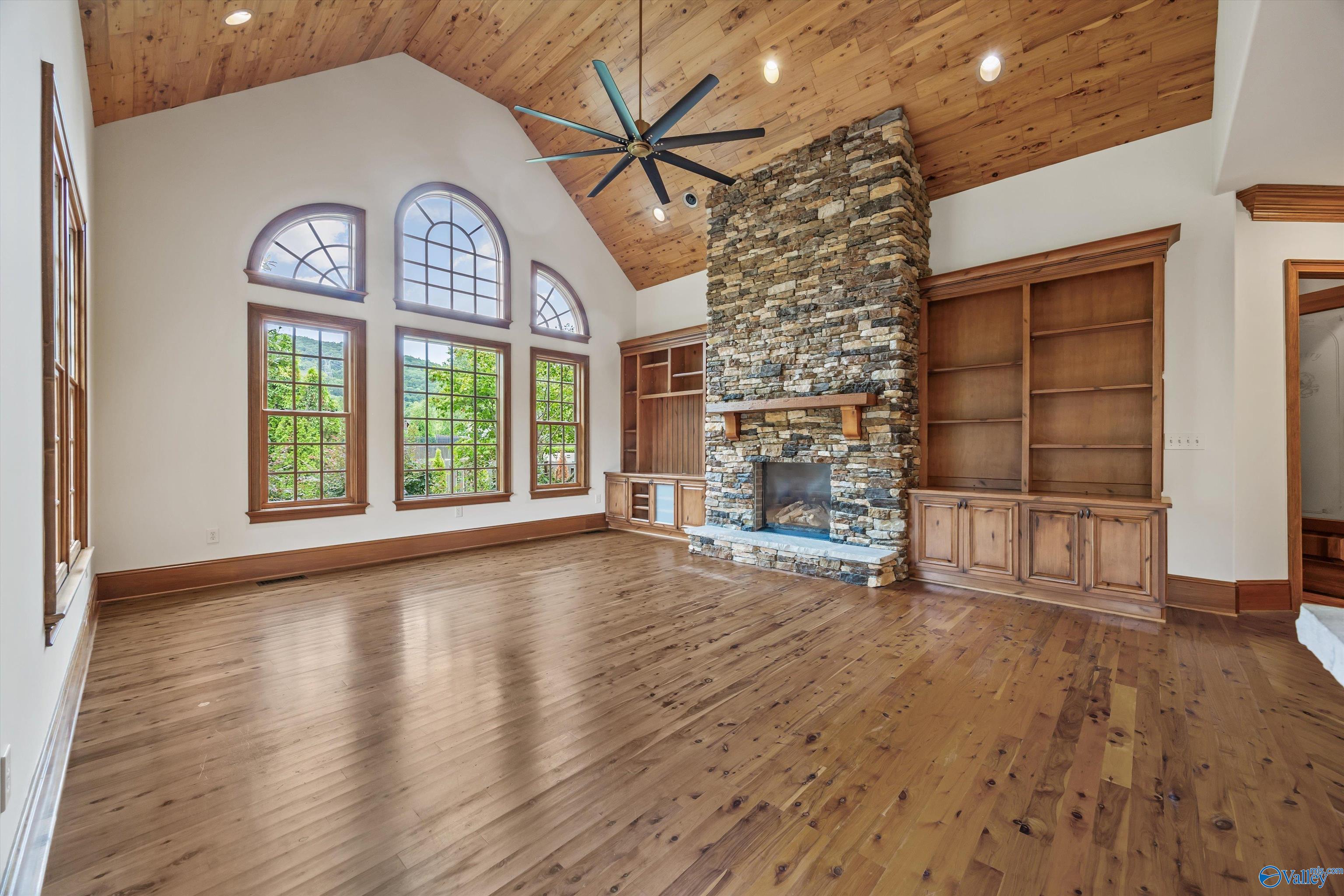 Gurley, Alabama, 35748, United States, 4 Bedrooms Bedrooms, ,5 BathroomsBathrooms,Residential,Active,1909111