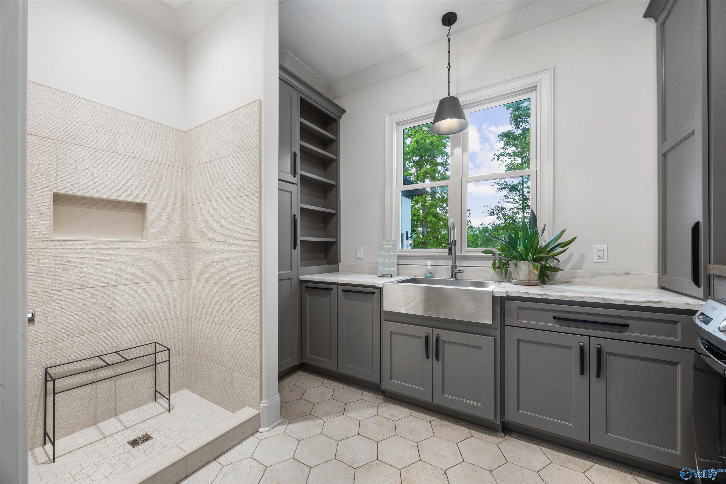 Owens Cross Roads, Alabama, 35763, United States, ,7 BathroomsBathrooms,Residential,Active,1799402