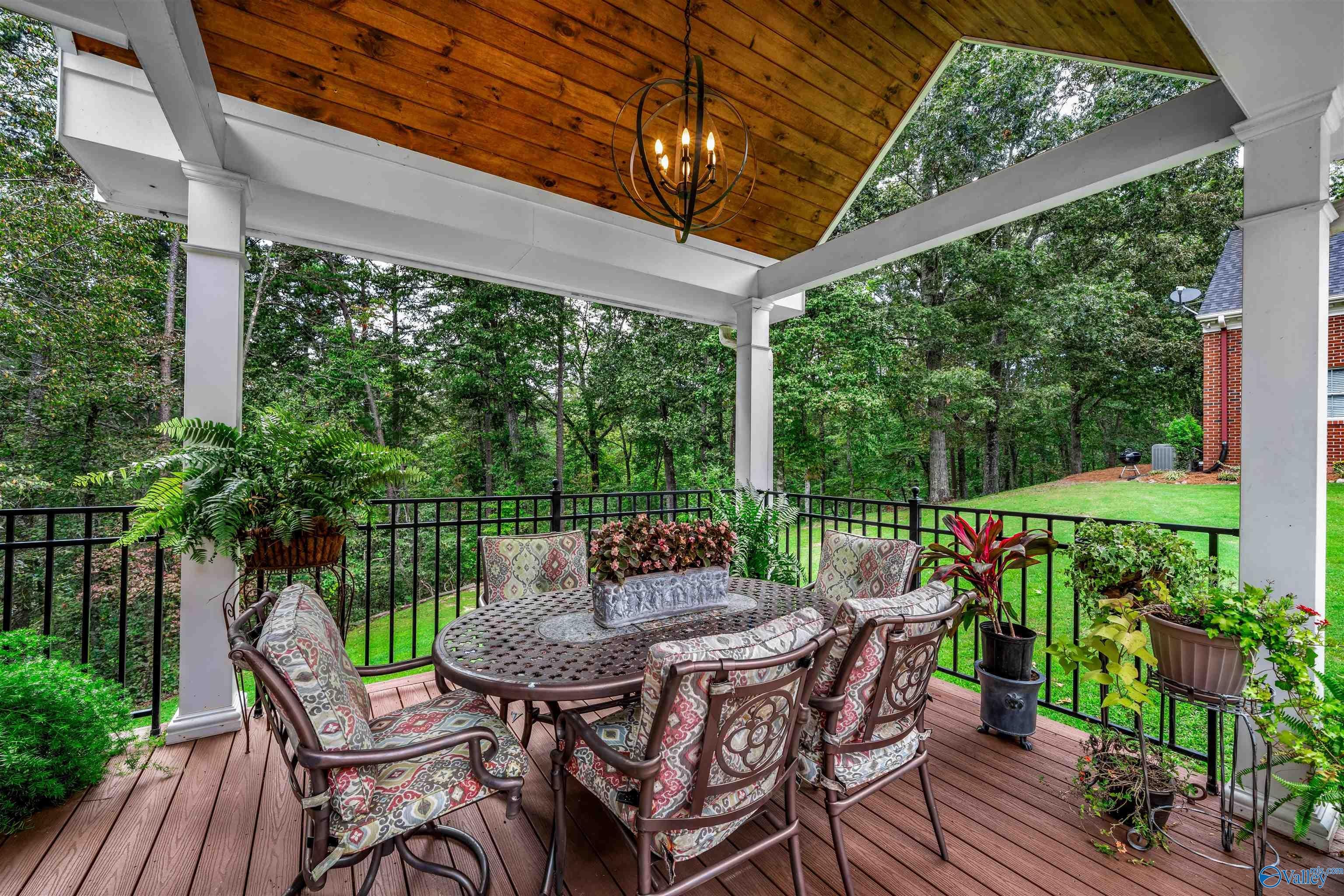 Fort Payne, Alabama, 35968, United States, 4 Bedrooms Bedrooms, ,6 BathroomsBathrooms,Residential,Active,1944095