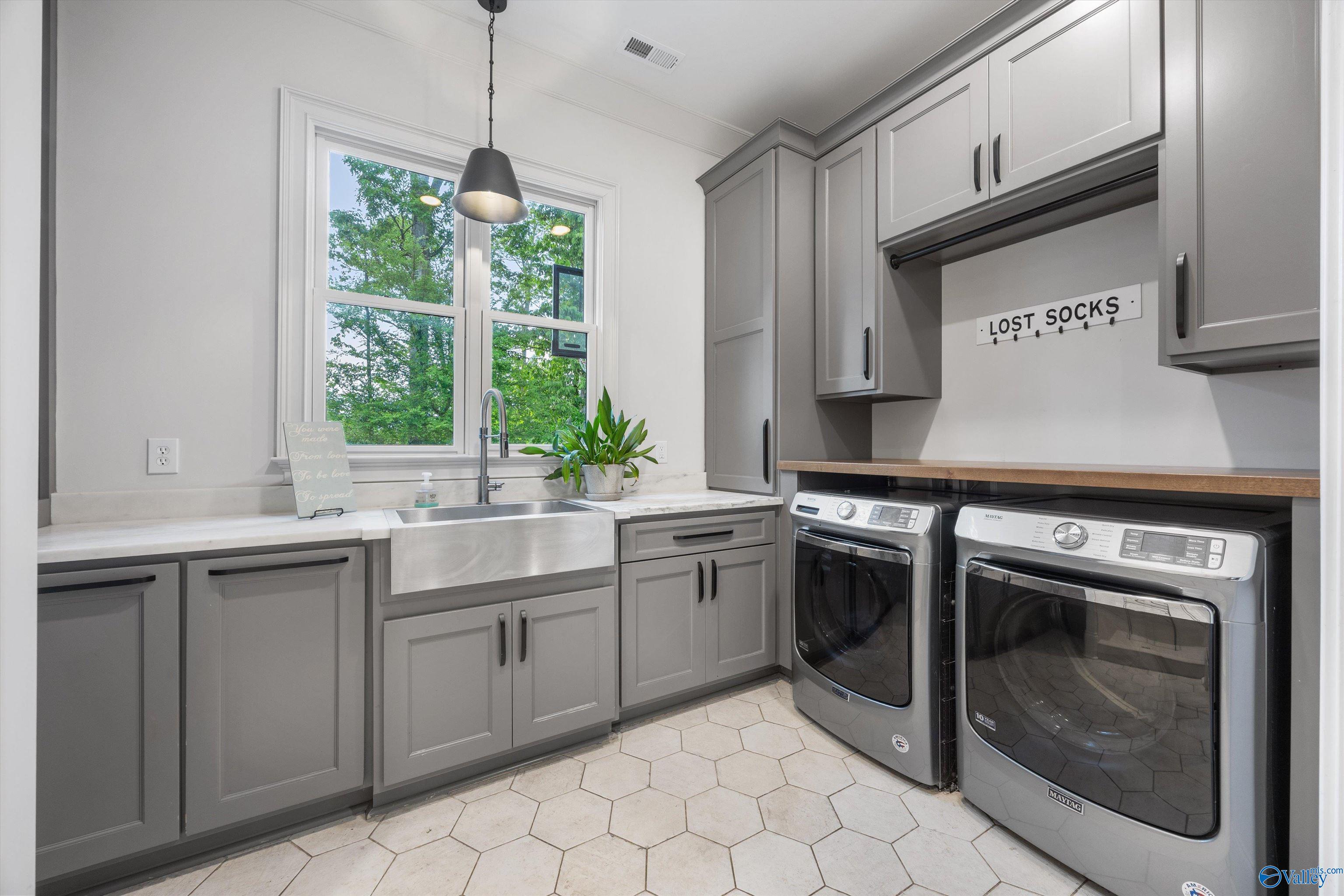 Owens Cross Roads, Alabama, 35763, United States, ,7 BathroomsBathrooms,Residential,Active,1799402