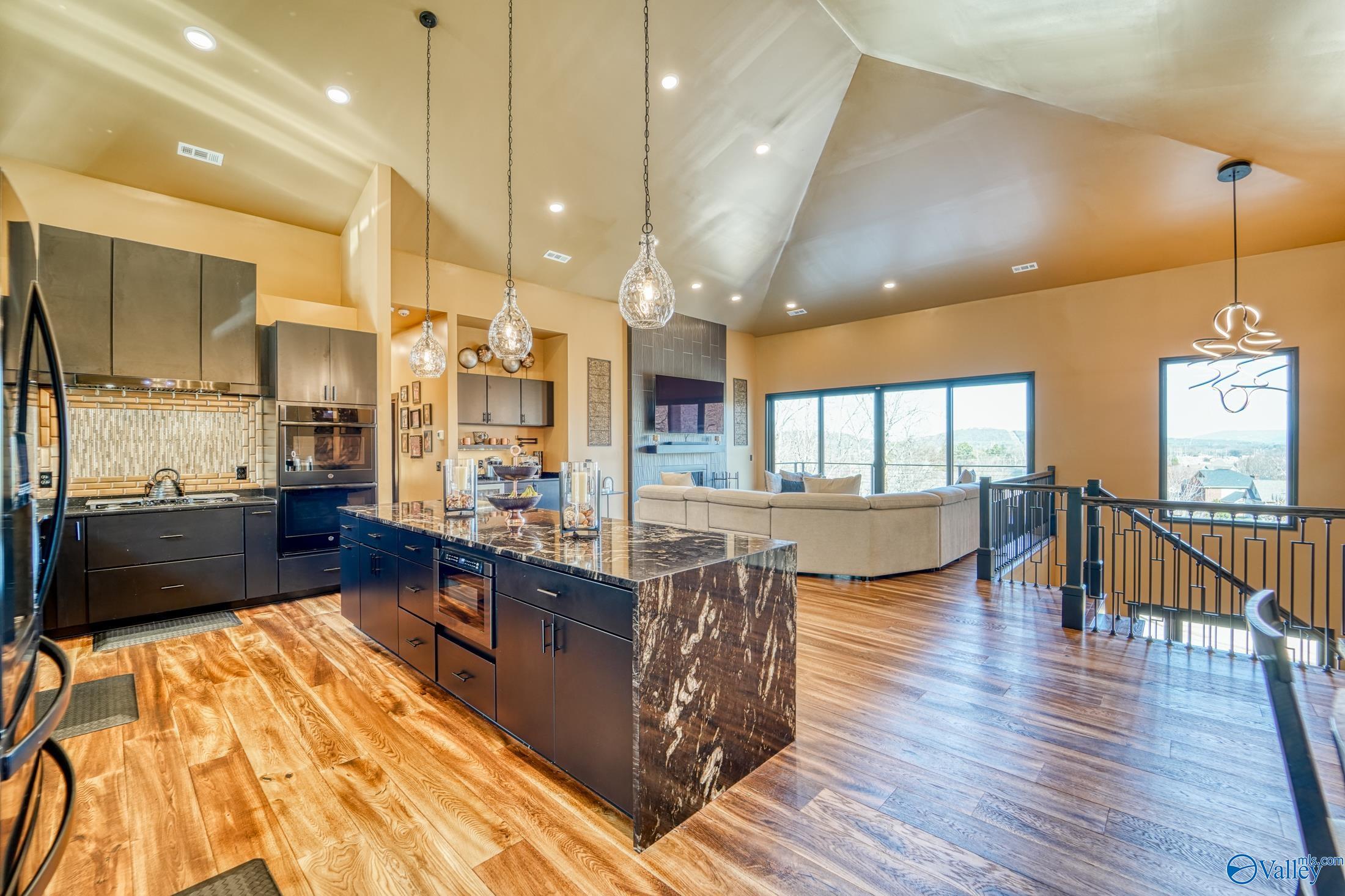 Huntsville, Alabama, 35803, United States, 4 Bedrooms Bedrooms, ,4 BathroomsBathrooms,Residential,Active,1996296