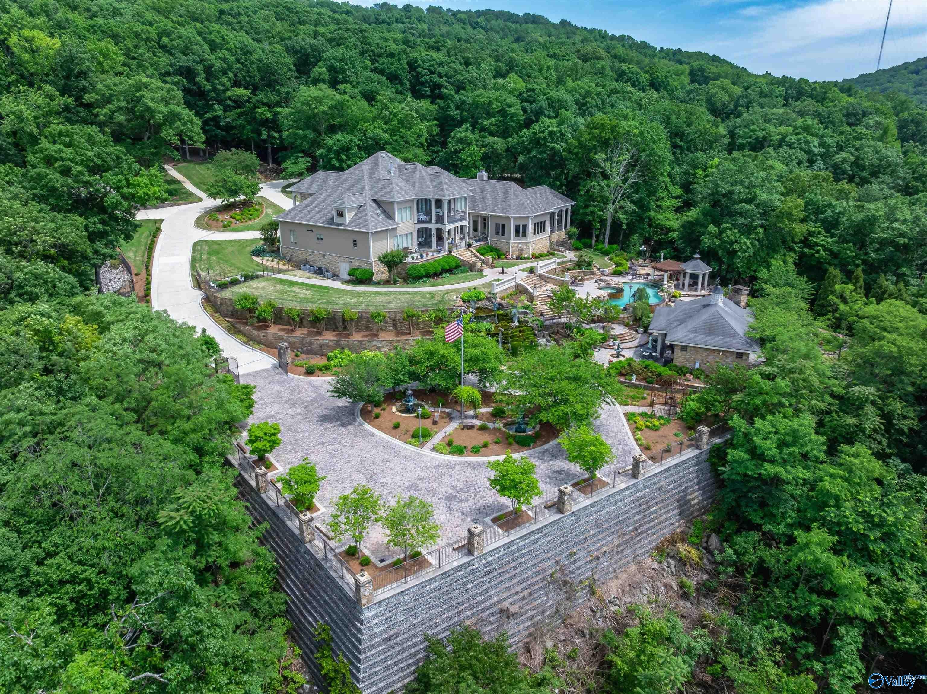 Huntsville, Alabama, 35801, United States, ,8 BathroomsBathrooms,Residential,Active,1832329