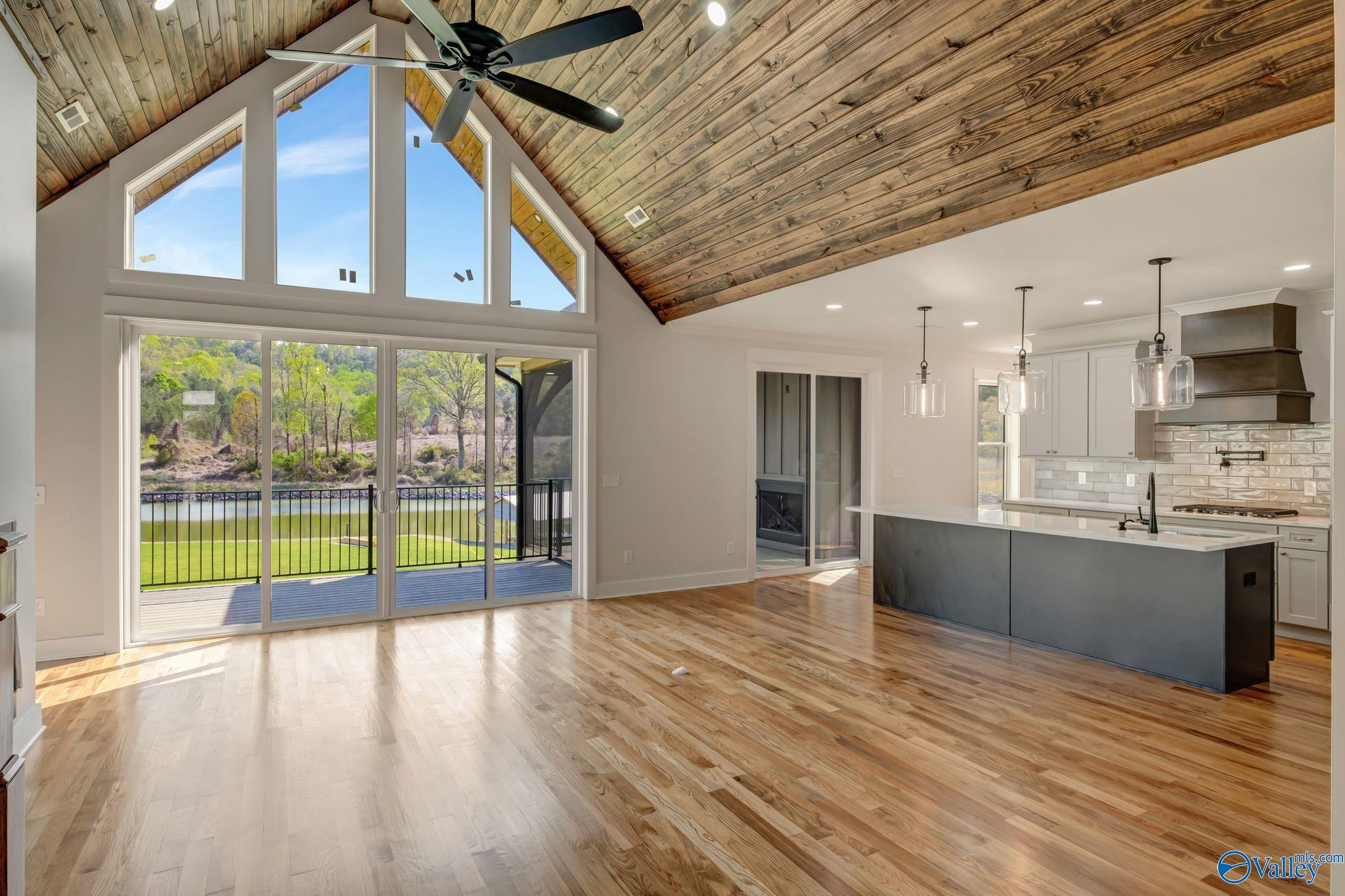 Guntersville, Alabama, 35976, United States, ,4 BathroomsBathrooms,Residential,Active,1702827