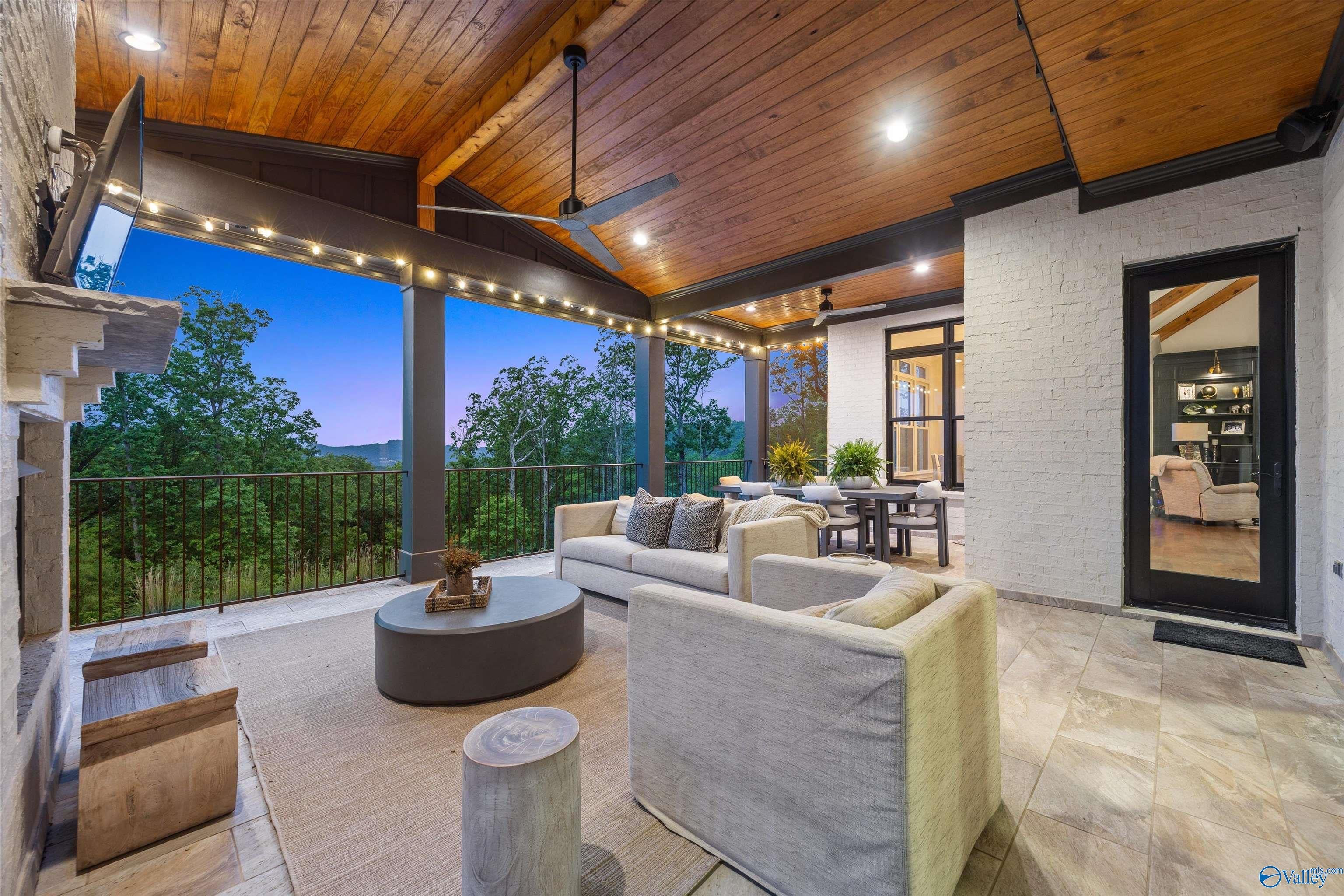 Owens Cross Roads, Alabama, 35763, United States, ,7 BathroomsBathrooms,Residential,Active,1799402