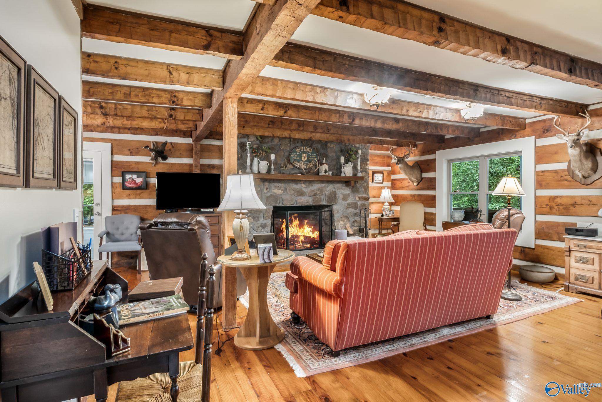 Guntersville, Alabama, 35976, United States, 5 Bedrooms Bedrooms, ,4 BathroomsBathrooms,Residential,Active,1880005