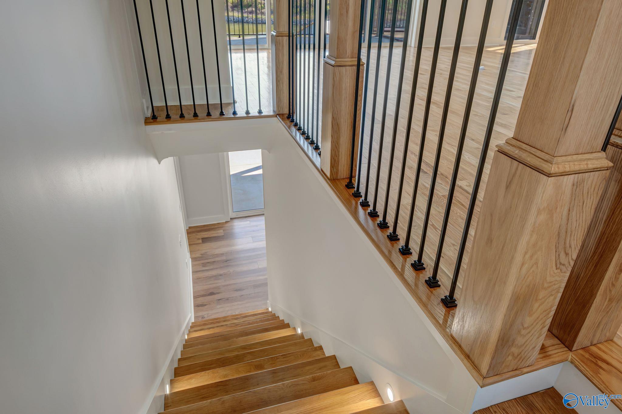 Guntersville, Alabama, 35976, United States, ,4 BathroomsBathrooms,Residential,Active,1702827