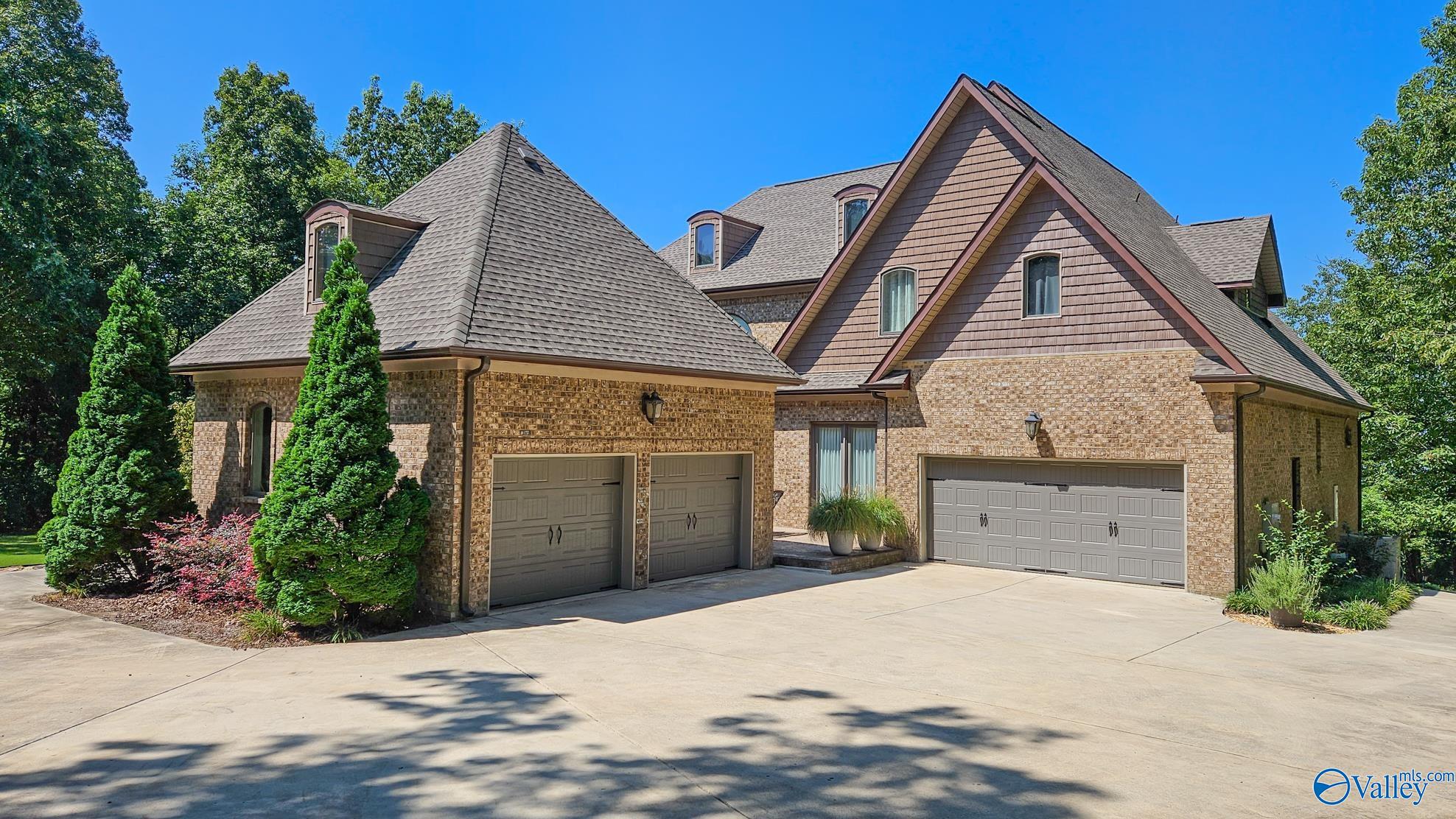 Gurley, Alabama, 35748, United States, 4 Bedrooms Bedrooms, ,6 BathroomsBathrooms,Residential,Active,1922517