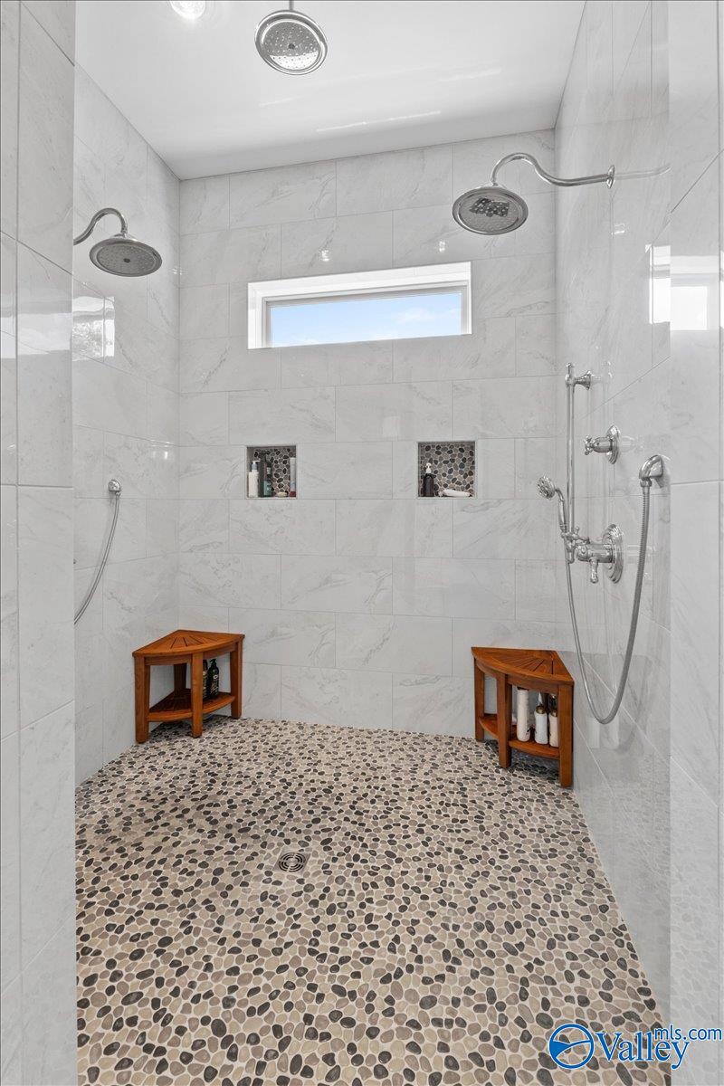 Huntsville, Alabama, 35811, United States, 3 Bedrooms Bedrooms, ,5 BathroomsBathrooms,Residential,Active,1871595