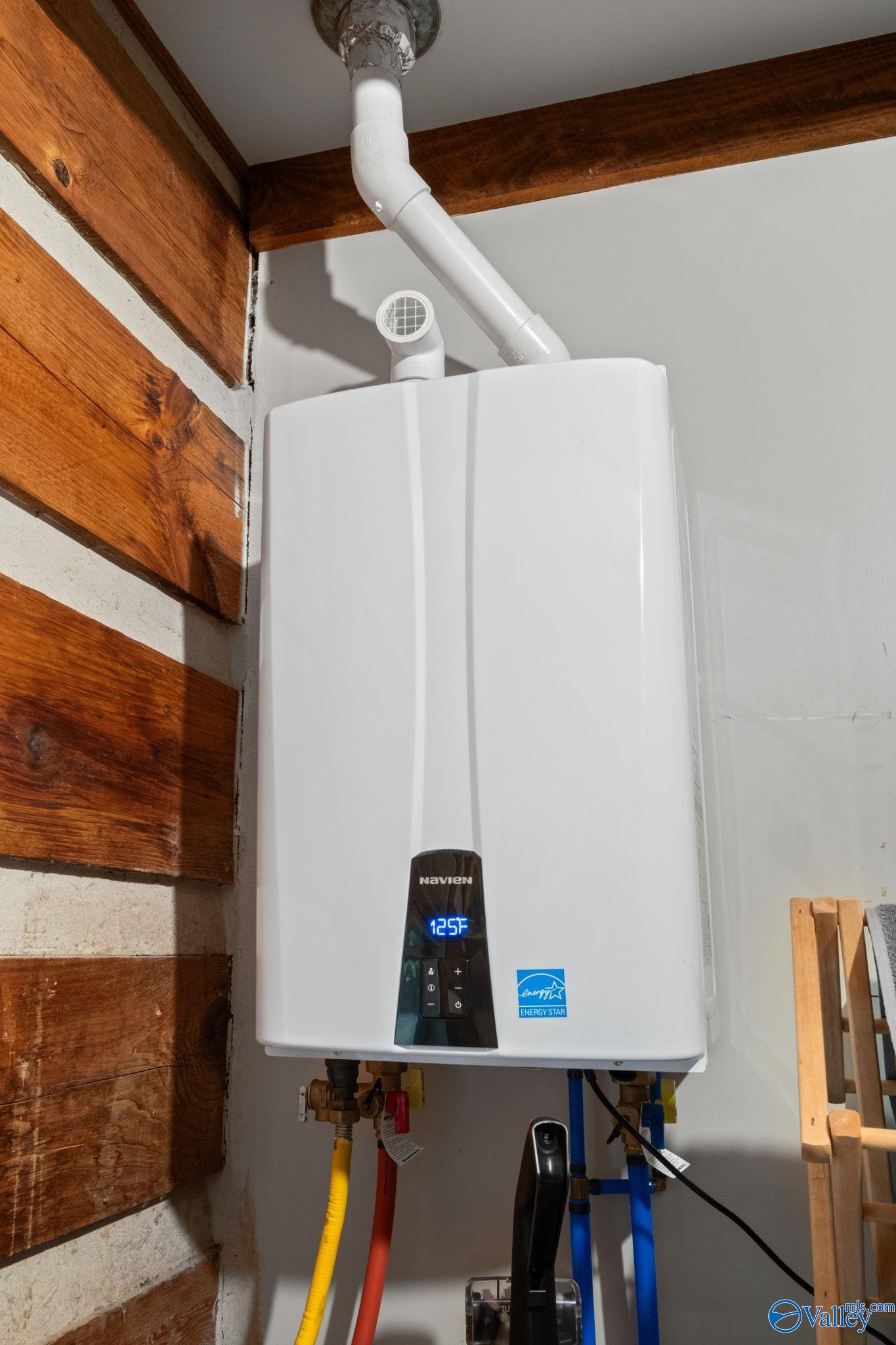 Guntersville, Alabama, 35976, United States, 5 Bedrooms Bedrooms, ,4 BathroomsBathrooms,Residential,Active,1880005