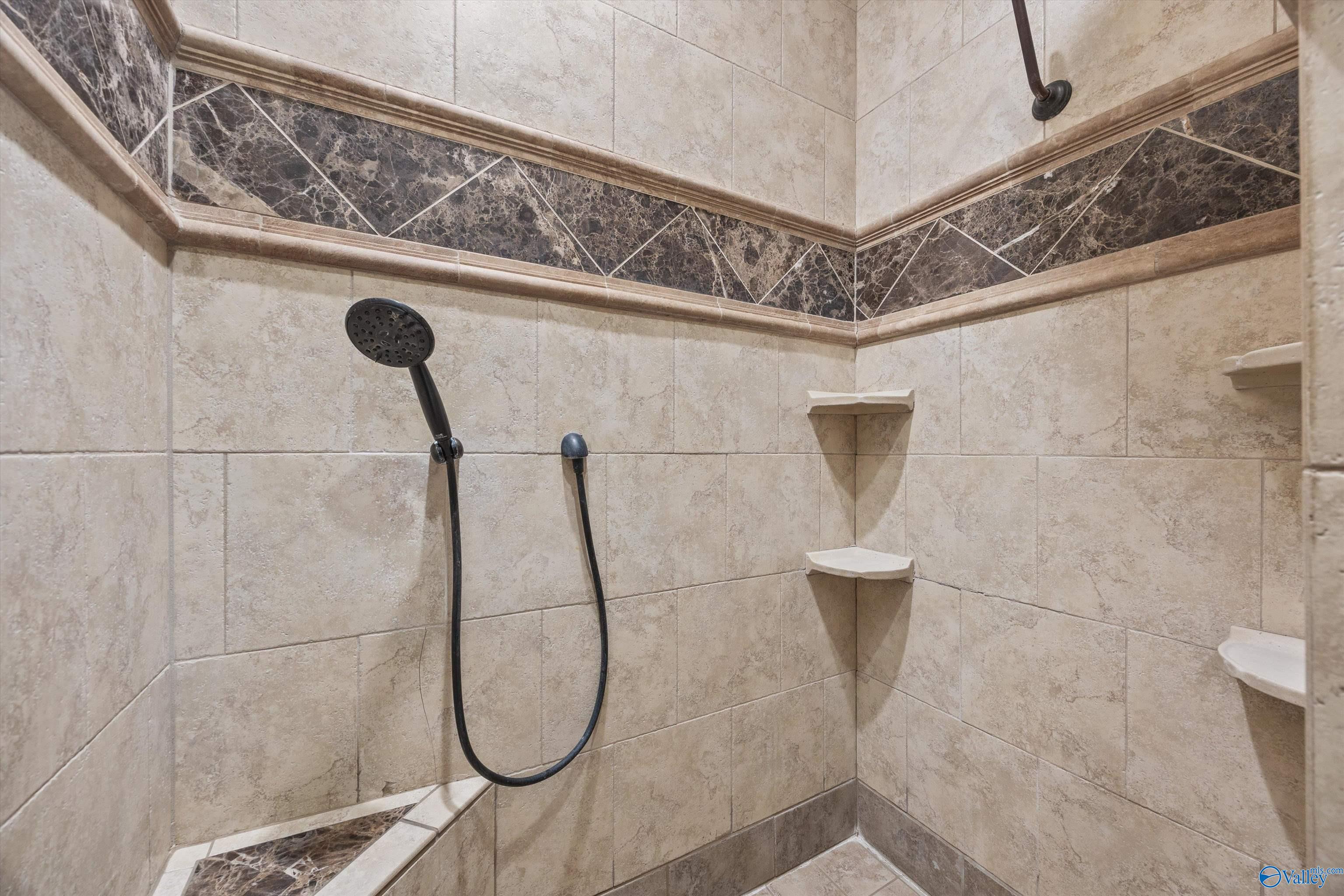 Gurley, Alabama, 35748, United States, 4 Bedrooms Bedrooms, ,5 BathroomsBathrooms,Residential,Active,1909111