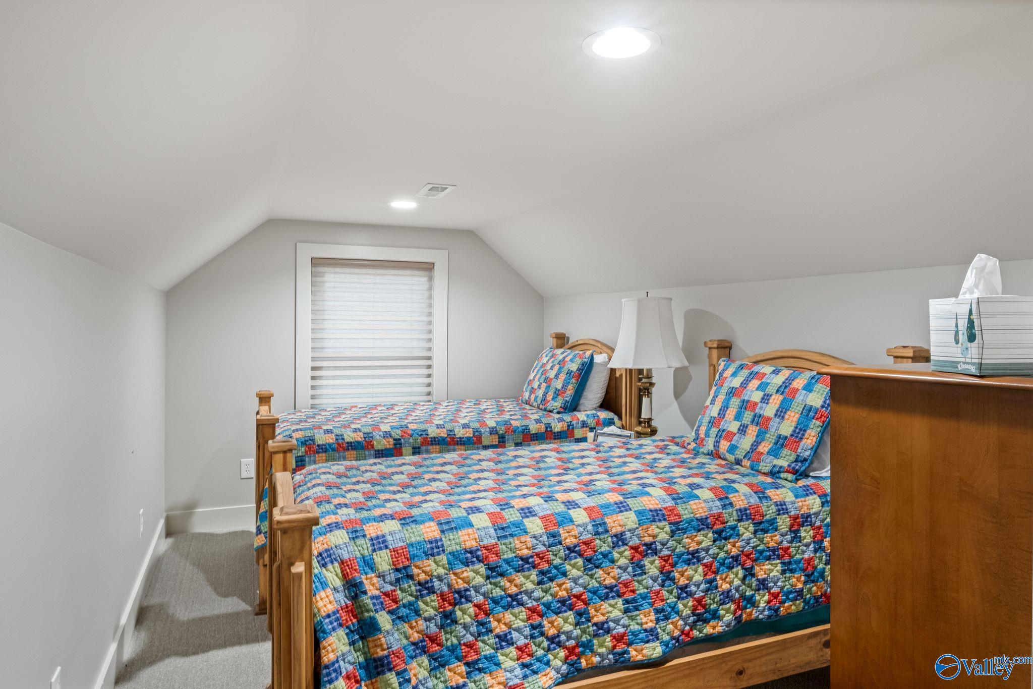 Guntersville, Alabama, 35976, United States, 5 Bedrooms Bedrooms, ,4 BathroomsBathrooms,Residential,Active,1880005