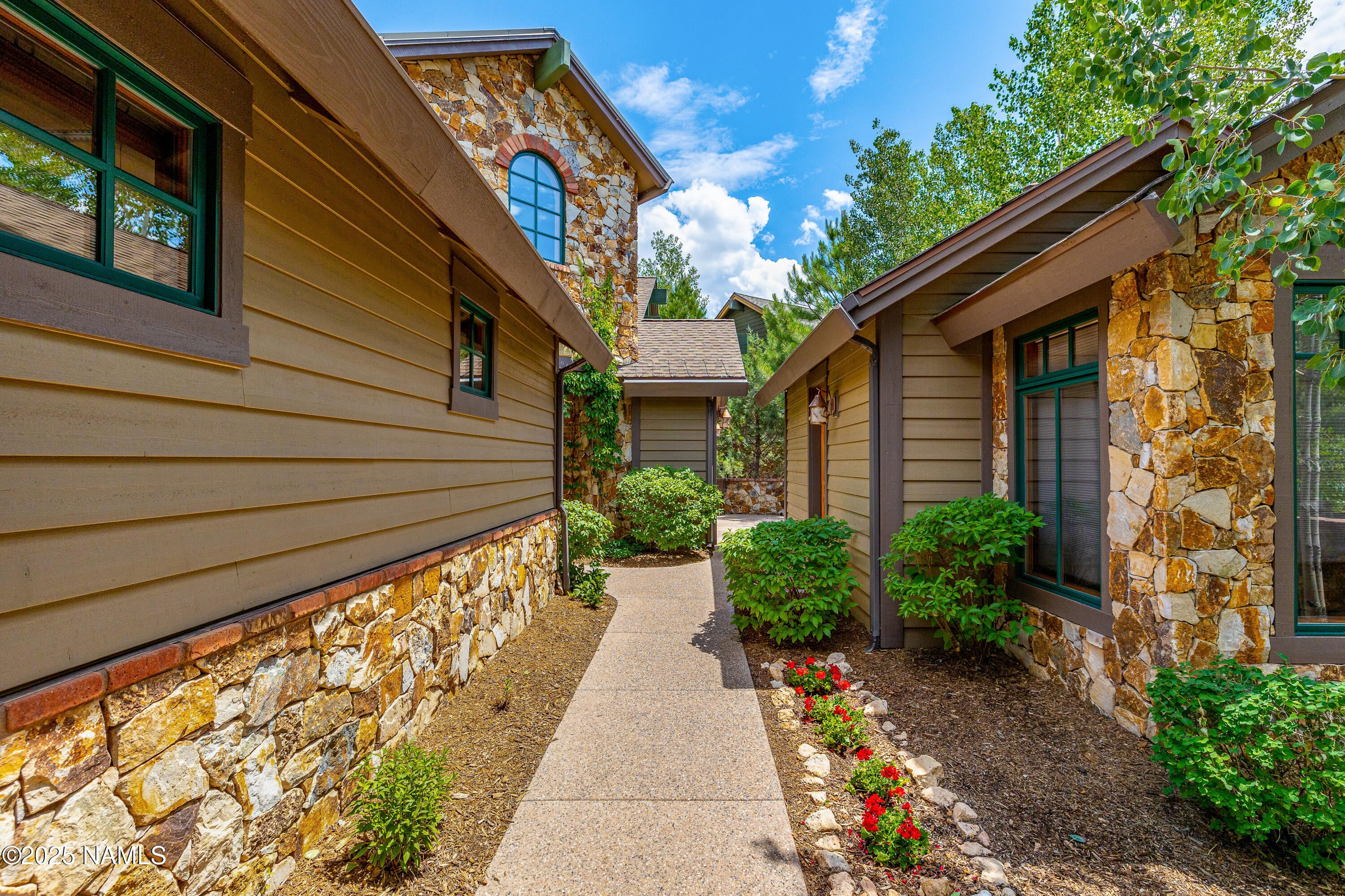 Flagstaff, Arizona, 86005, United States, 3 Bedrooms Bedrooms, ,3 BathroomsBathrooms,Residential,Active,1922673