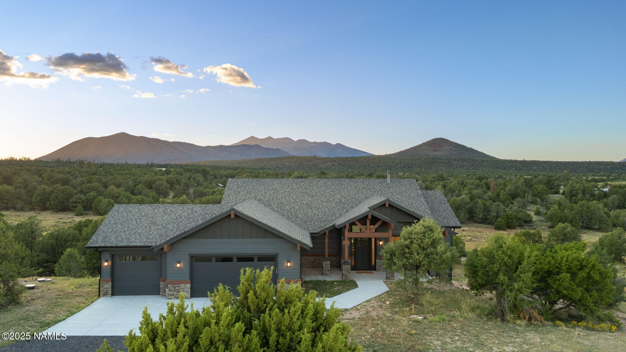 Flagstaff, Arizona, 86004, United States, 5 Bedrooms Bedrooms, ,4 BathroomsBathrooms,Residential,Active,1943835
