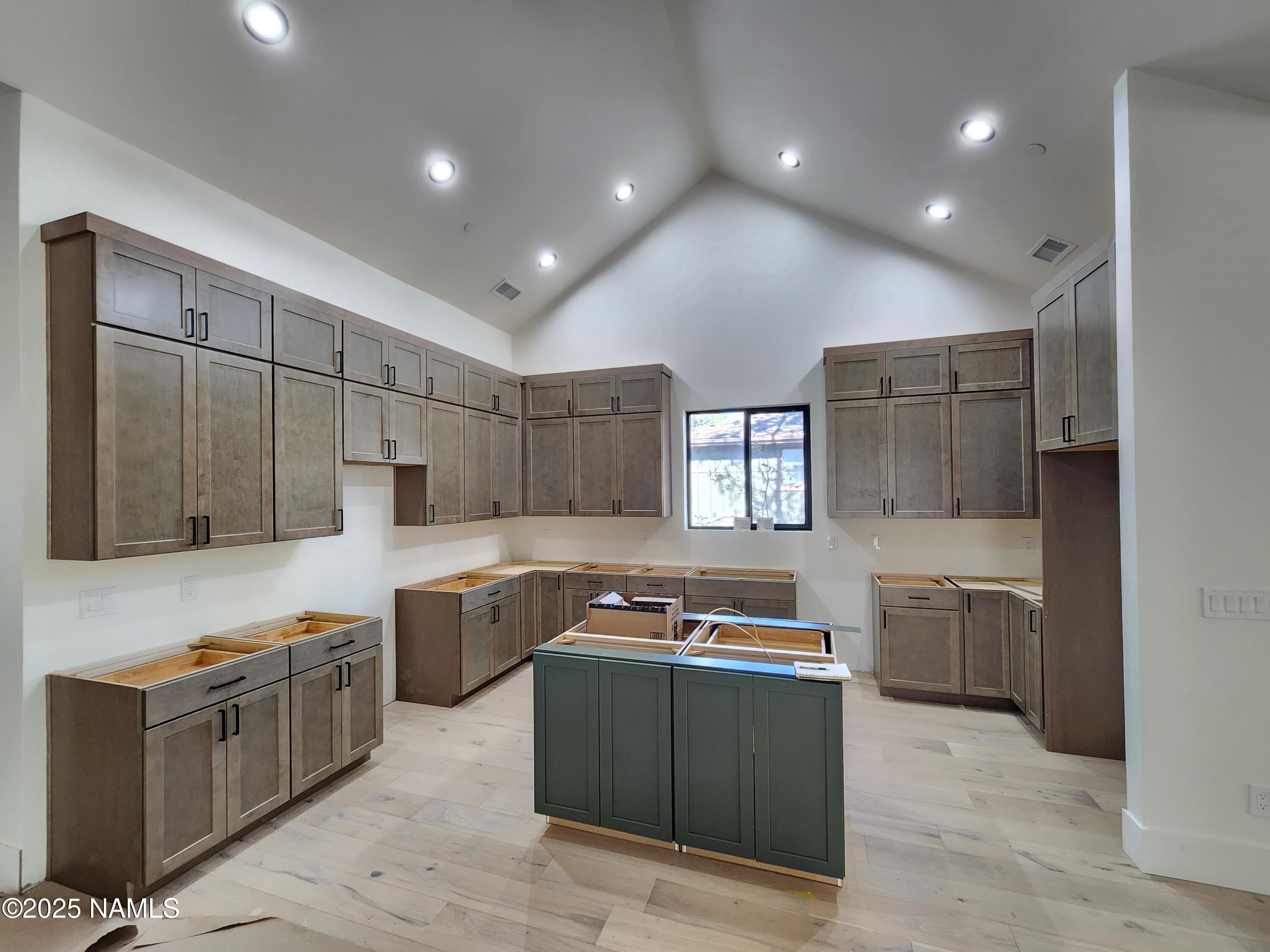 Flagstaff, Arizona, 86005, United States, 4 Bedrooms Bedrooms, ,4 BathroomsBathrooms,Residential,Active,1922481