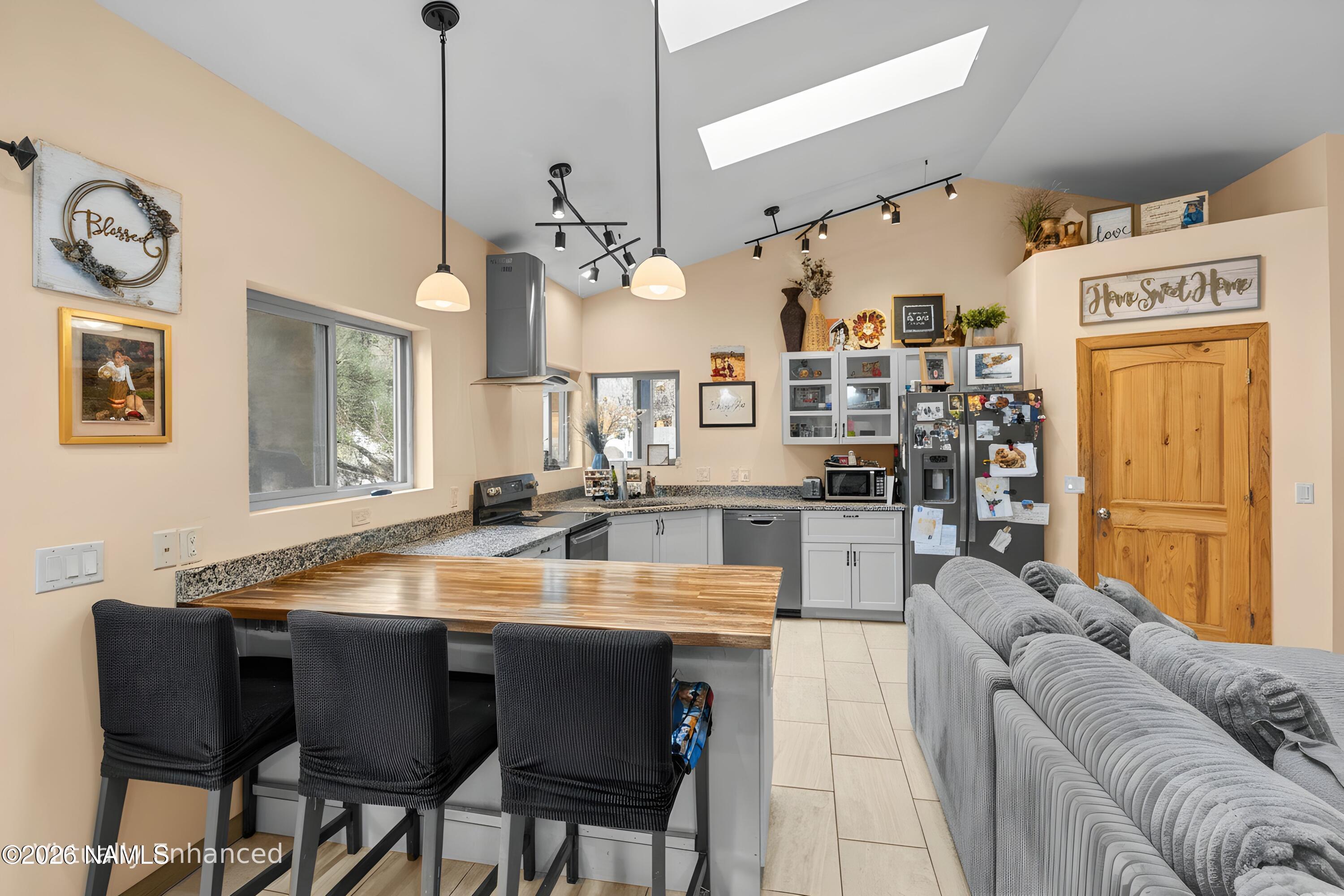 Flagstaff, Arizona, 86001, United States, 4 Bedrooms Bedrooms, ,4 BathroomsBathrooms,Residential,Active,2018185