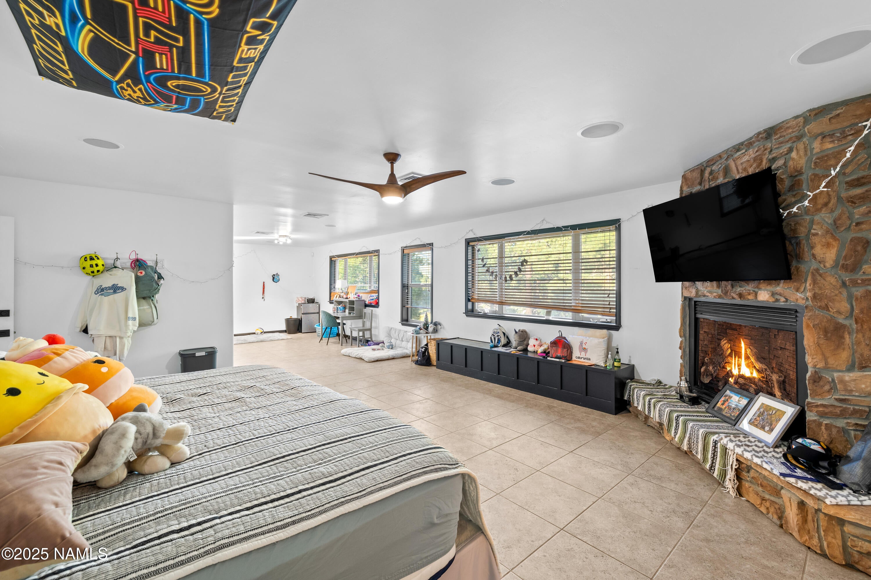 Flagstaff, Arizona, 86001, United States, 5 Bedrooms Bedrooms, ,5 BathroomsBathrooms,Residential,Active,1945089