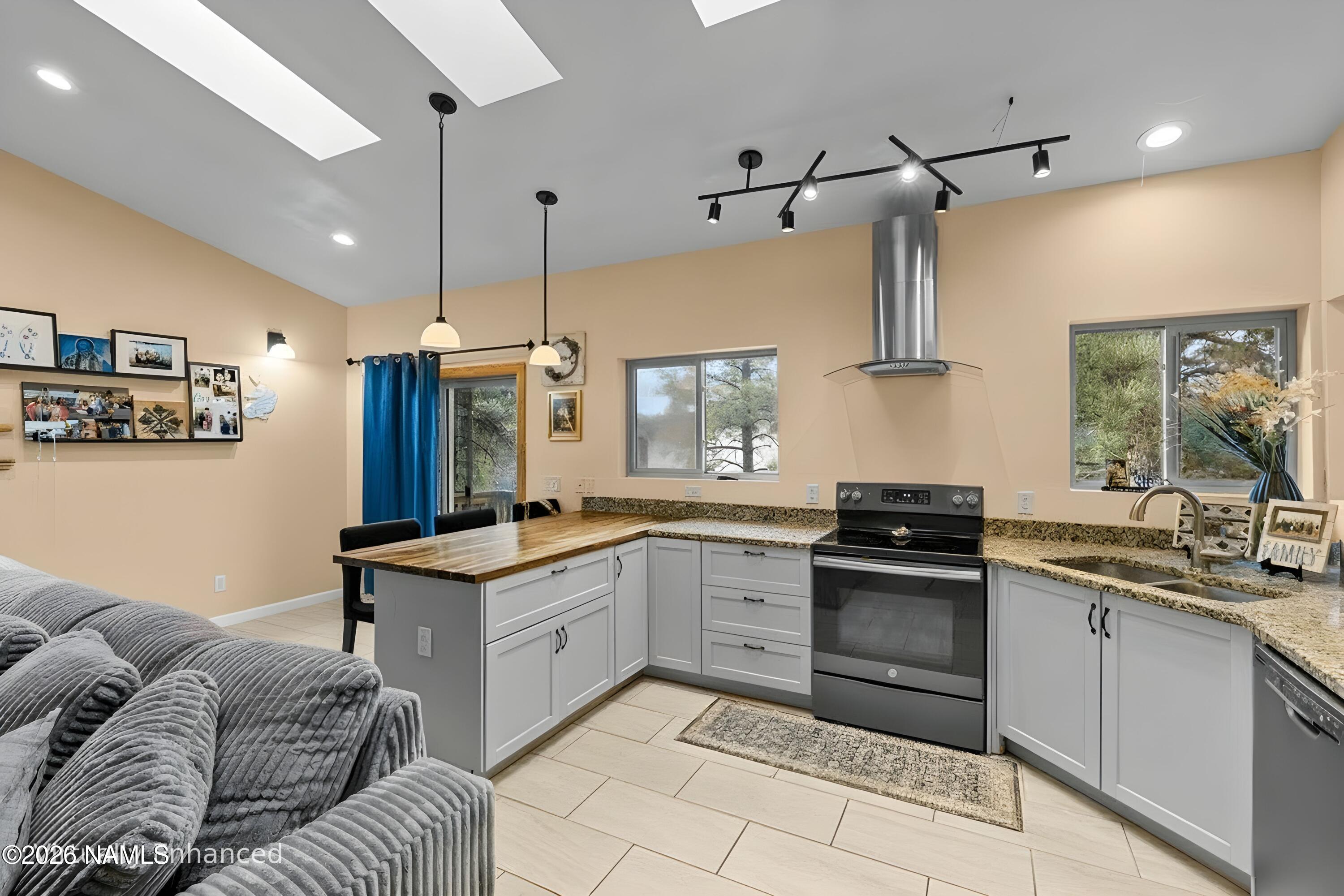 Flagstaff, Arizona, 86001, United States, 4 Bedrooms Bedrooms, ,4 BathroomsBathrooms,Residential,Active,2018185