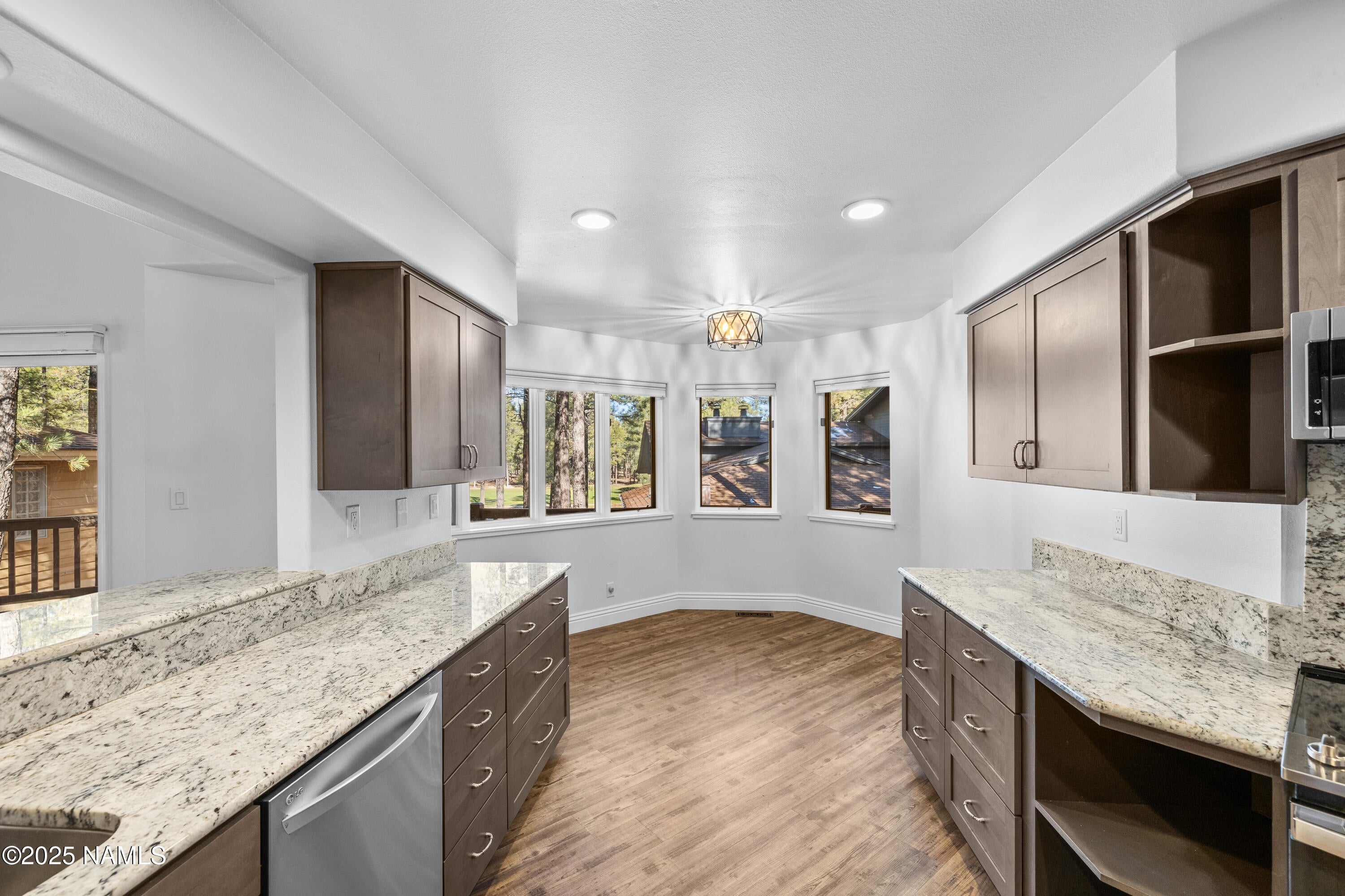 Flagstaff, Arizona, 86005, United States, 4 Bedrooms Bedrooms, ,4 BathroomsBathrooms,Residential,Active,1999173