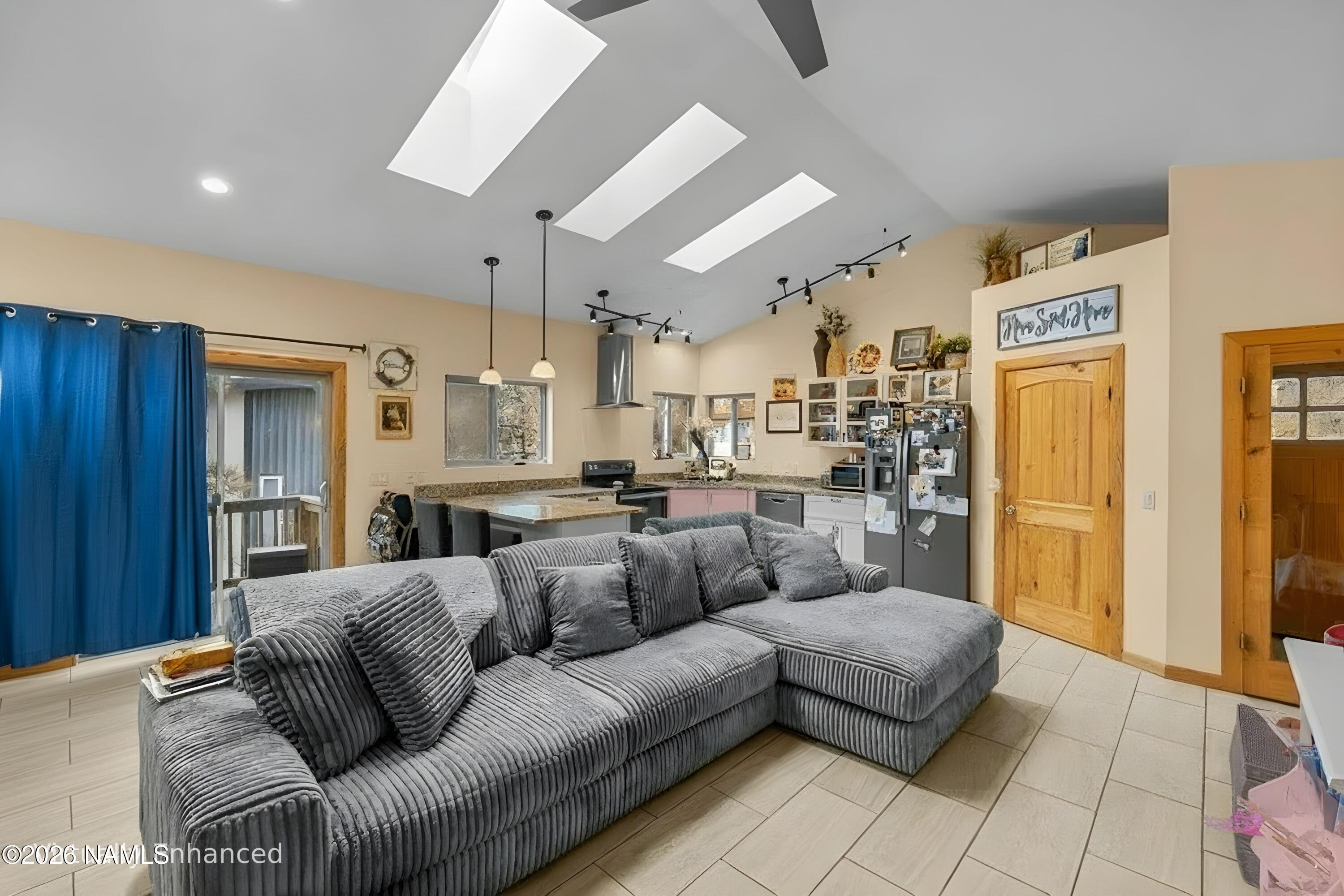 Flagstaff, Arizona, 86001, United States, 4 Bedrooms Bedrooms, ,4 BathroomsBathrooms,Residential,Active,2018185