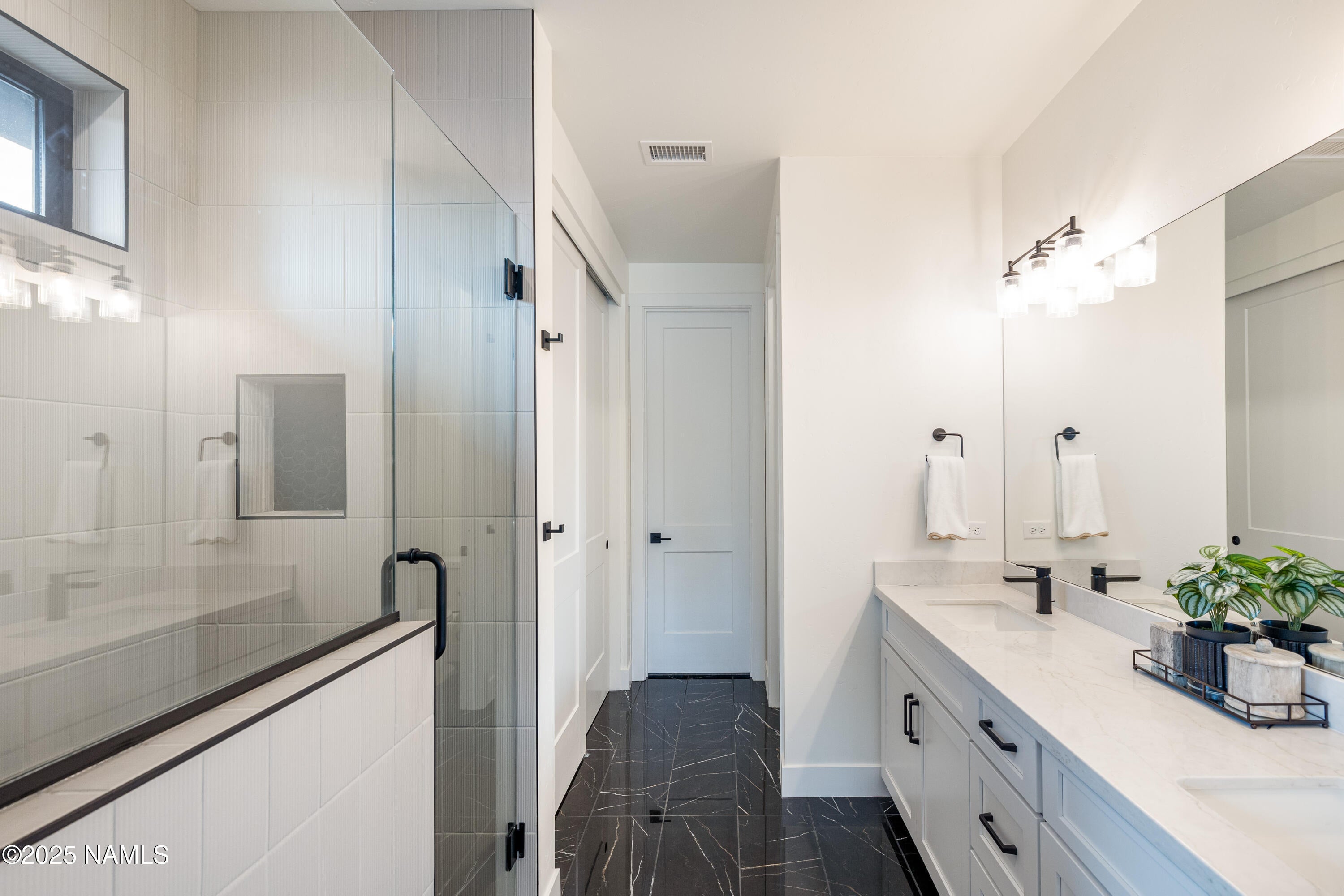 Flagstaff, Arizona, 86005, United States, 5 Bedrooms Bedrooms, ,4 BathroomsBathrooms,Residential,Active,1959522