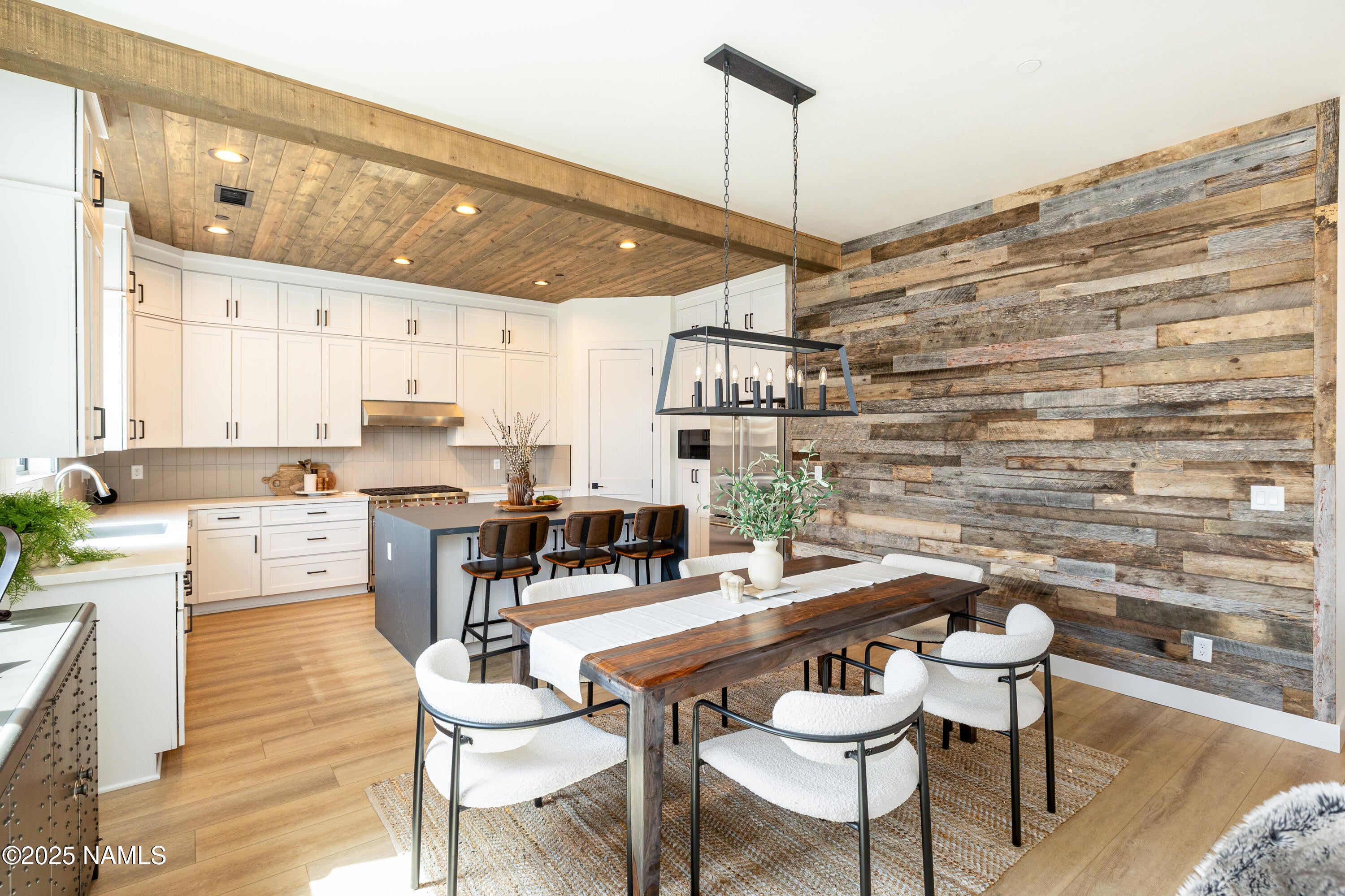 Flagstaff, Arizona, 86005, United States, 5 Bedrooms Bedrooms, ,4 BathroomsBathrooms,Residential,Active,1959522