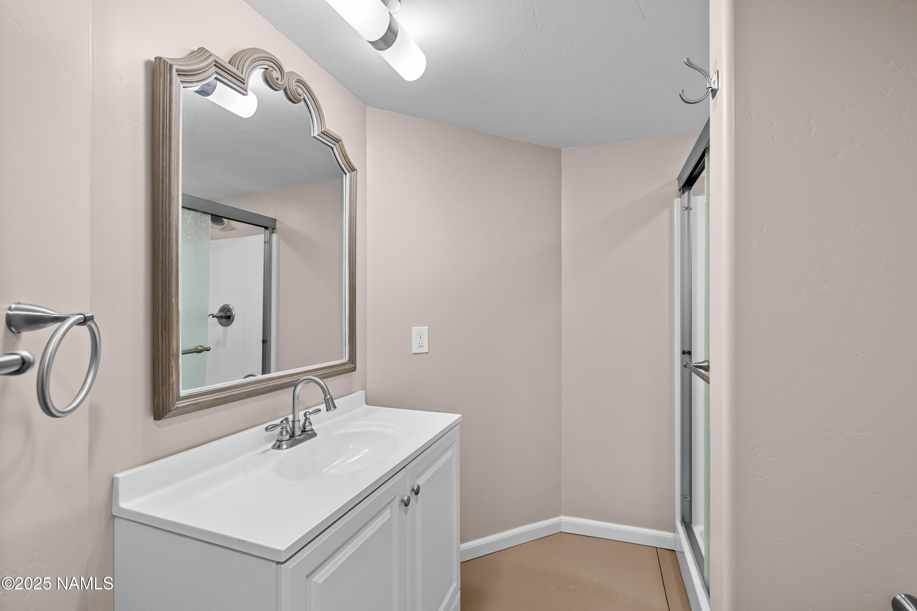 Flagstaff, Arizona, 86005, United States, 4 Bedrooms Bedrooms, ,4 BathroomsBathrooms,Residential,Active,1999173