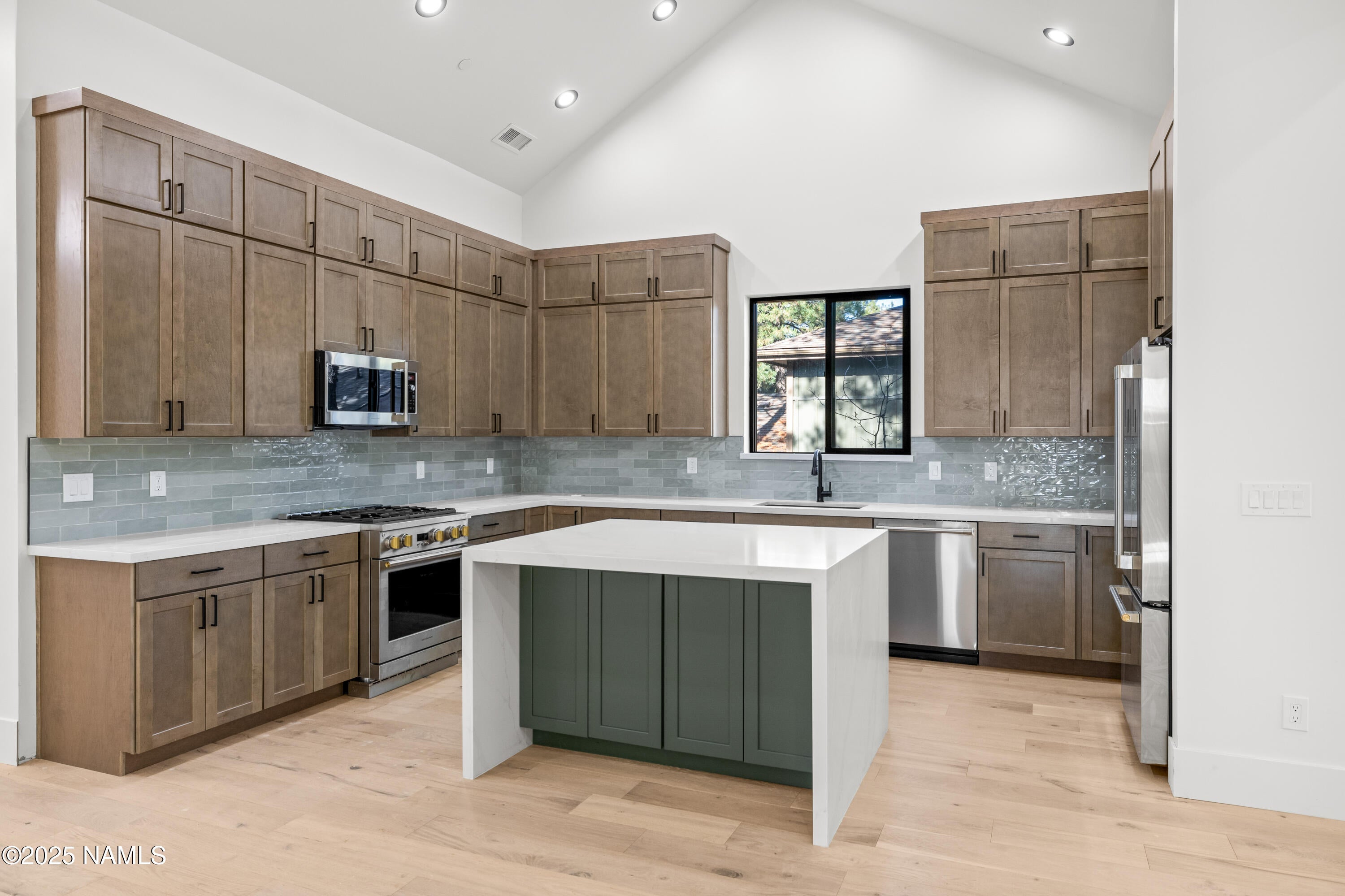 Flagstaff, Arizona, 86005, United States, 4 Bedrooms Bedrooms, ,4 BathroomsBathrooms,Residential,Active,1922481